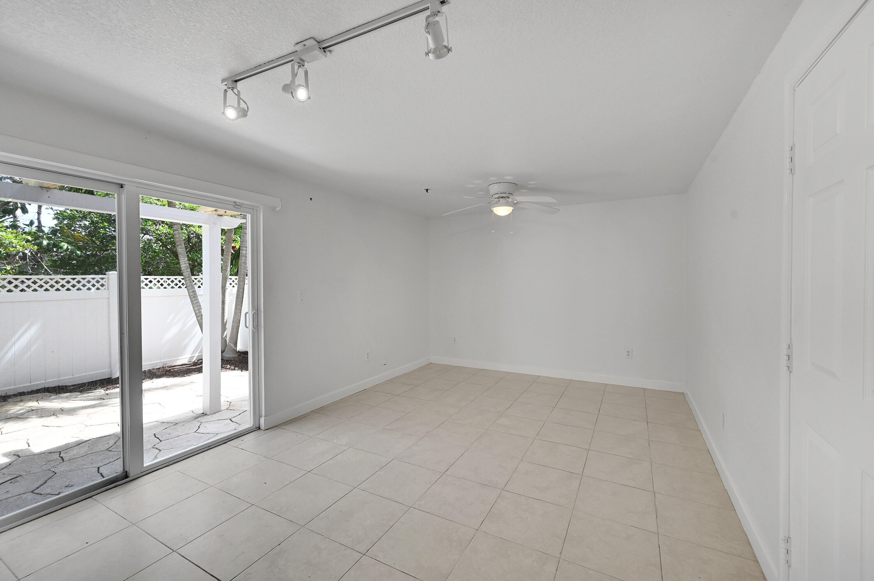 453 NE 1ST Street