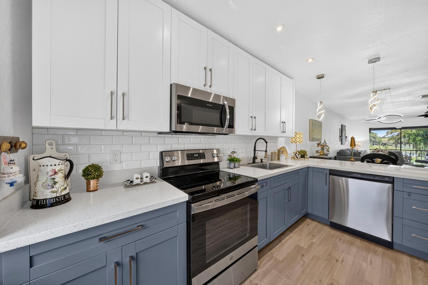 8425 Casa Del Lago Unit H