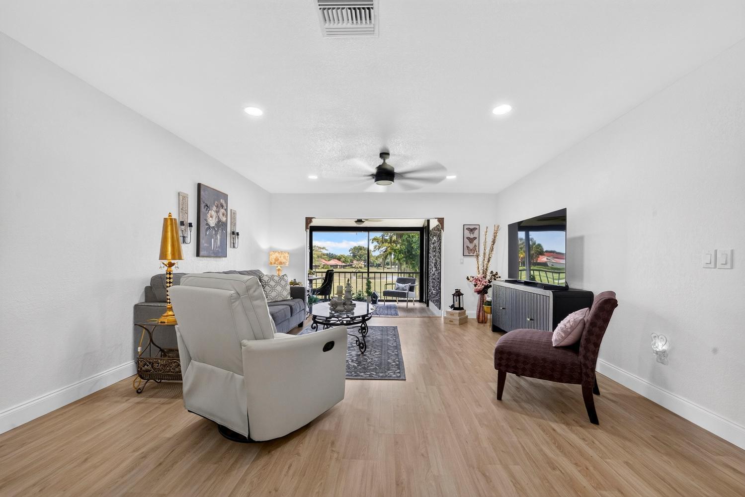 8425 Casa Del Lago Unit H