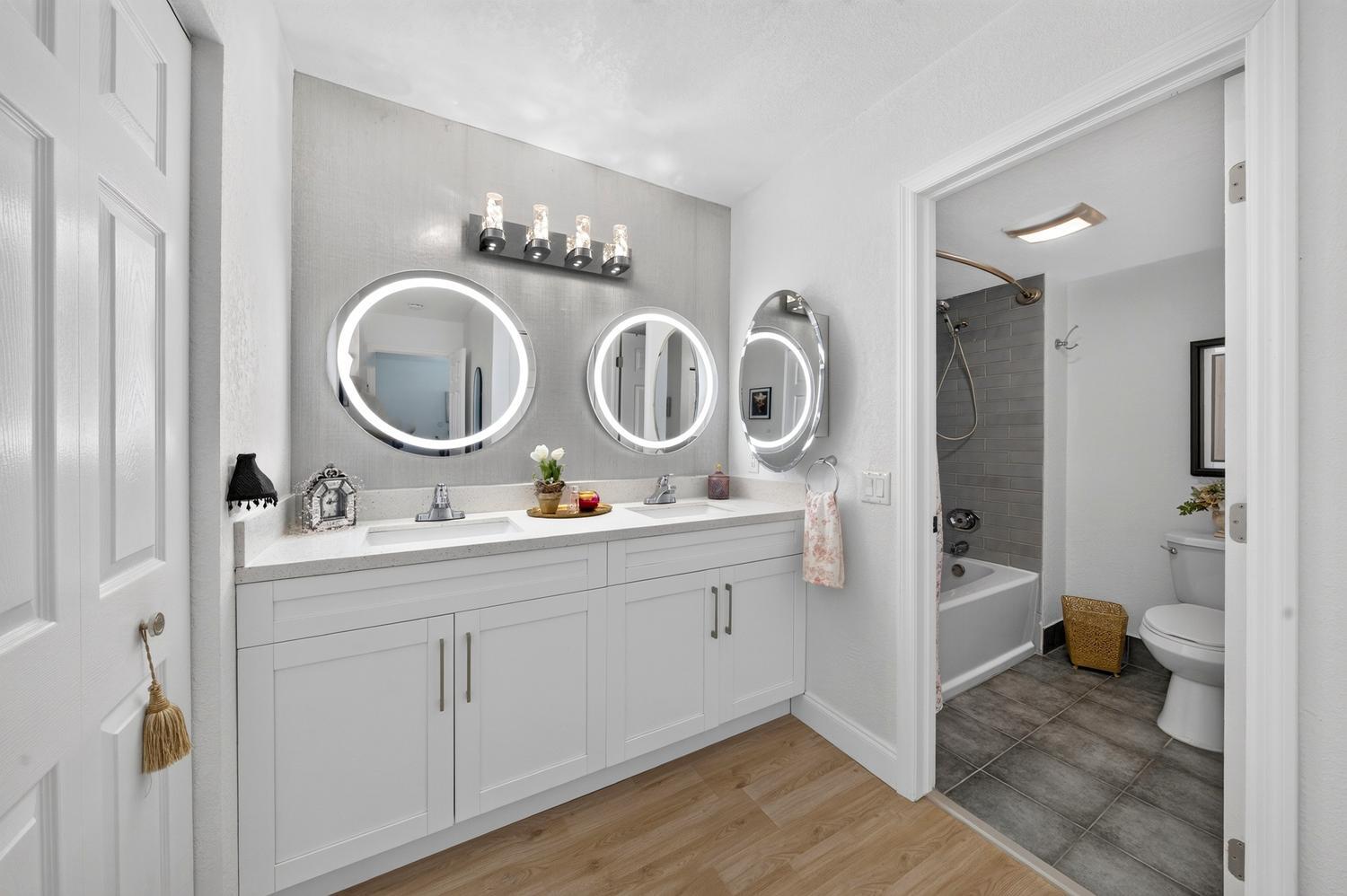 8425 Casa Del Lago Unit H