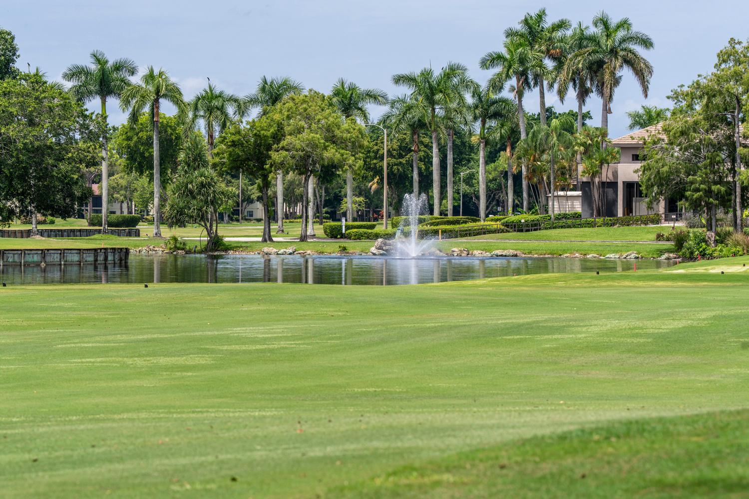 8425 Casa Del Lago Unit H