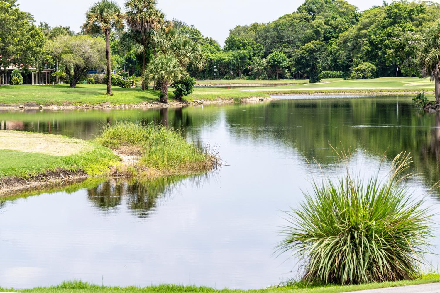 8425 Casa Del Lago Unit H