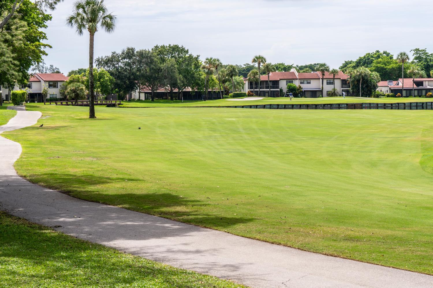 8425 Casa Del Lago Unit H