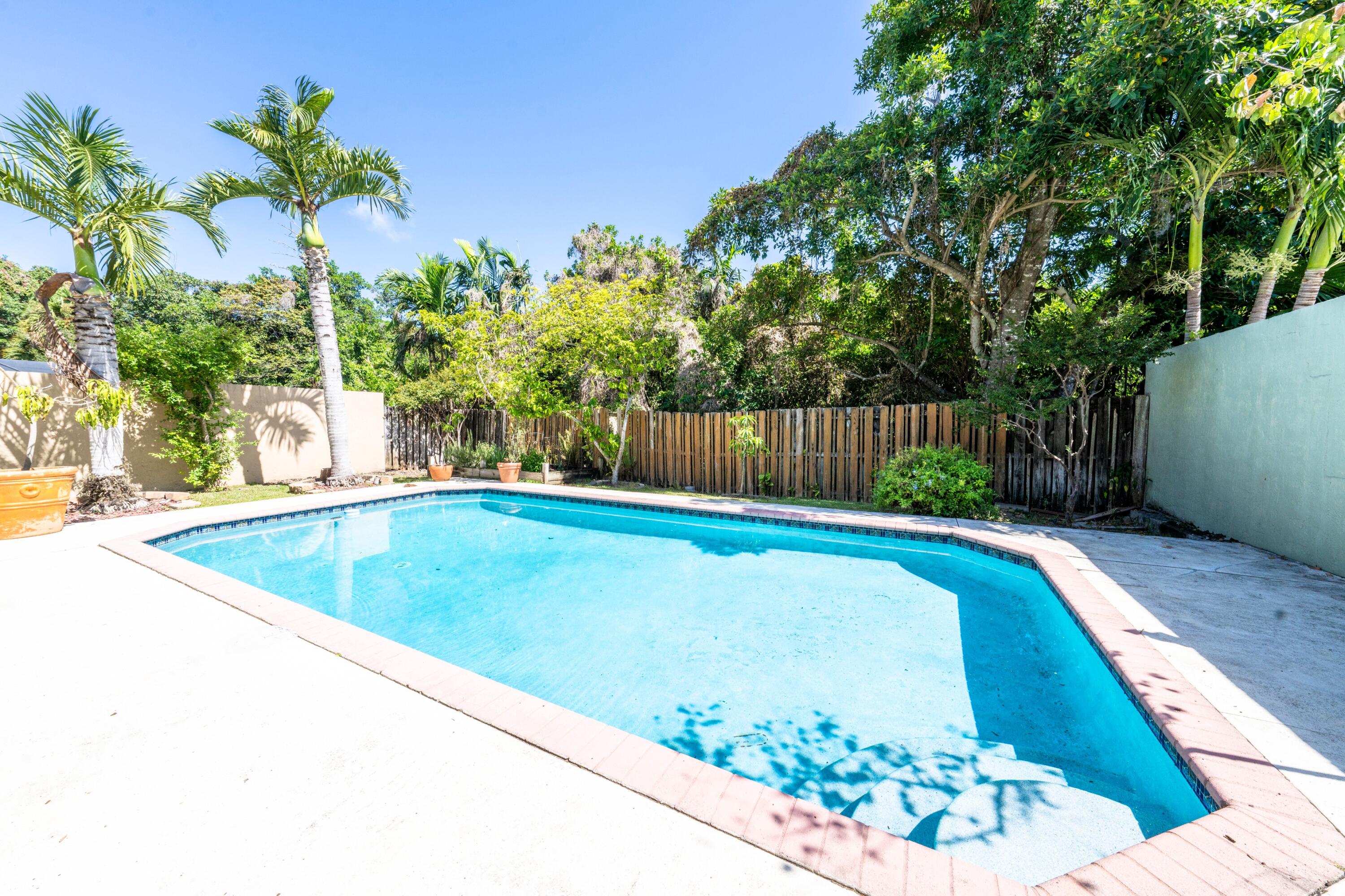6765 NW 75th Place