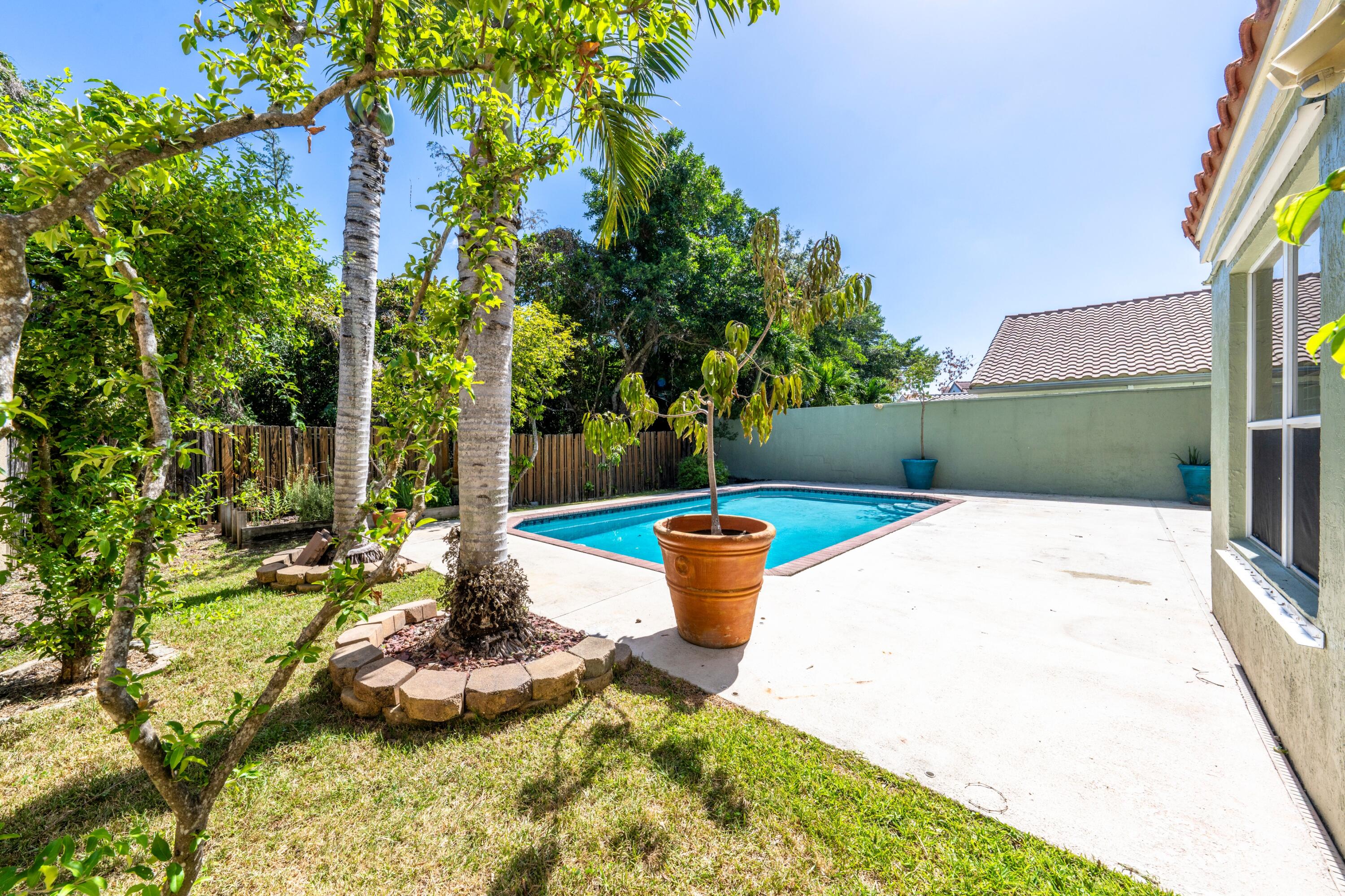 6765 NW 75th Place