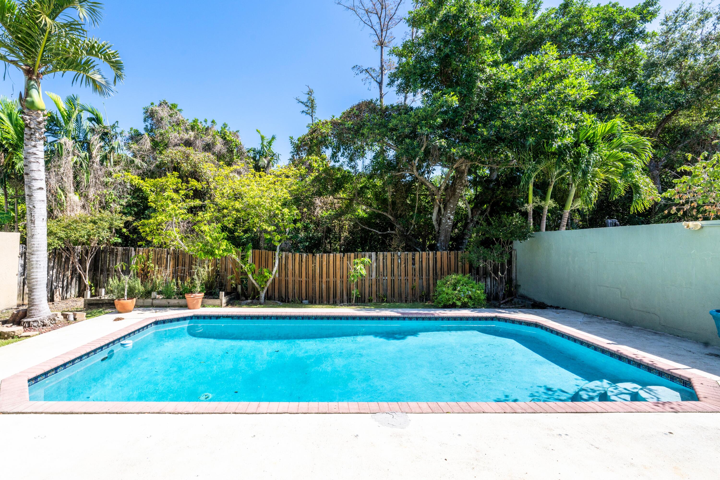 6765 NW 75th Place