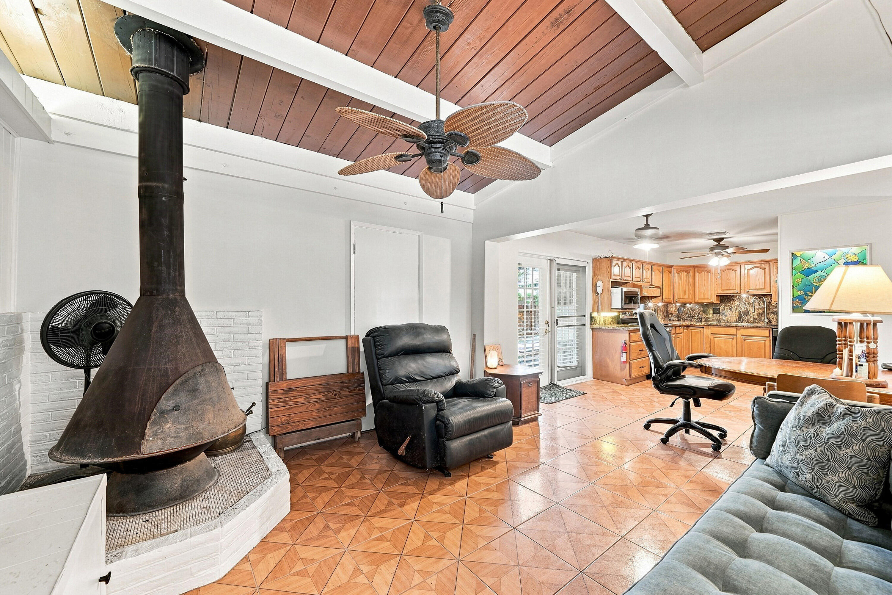 2511 NE 12TH Court