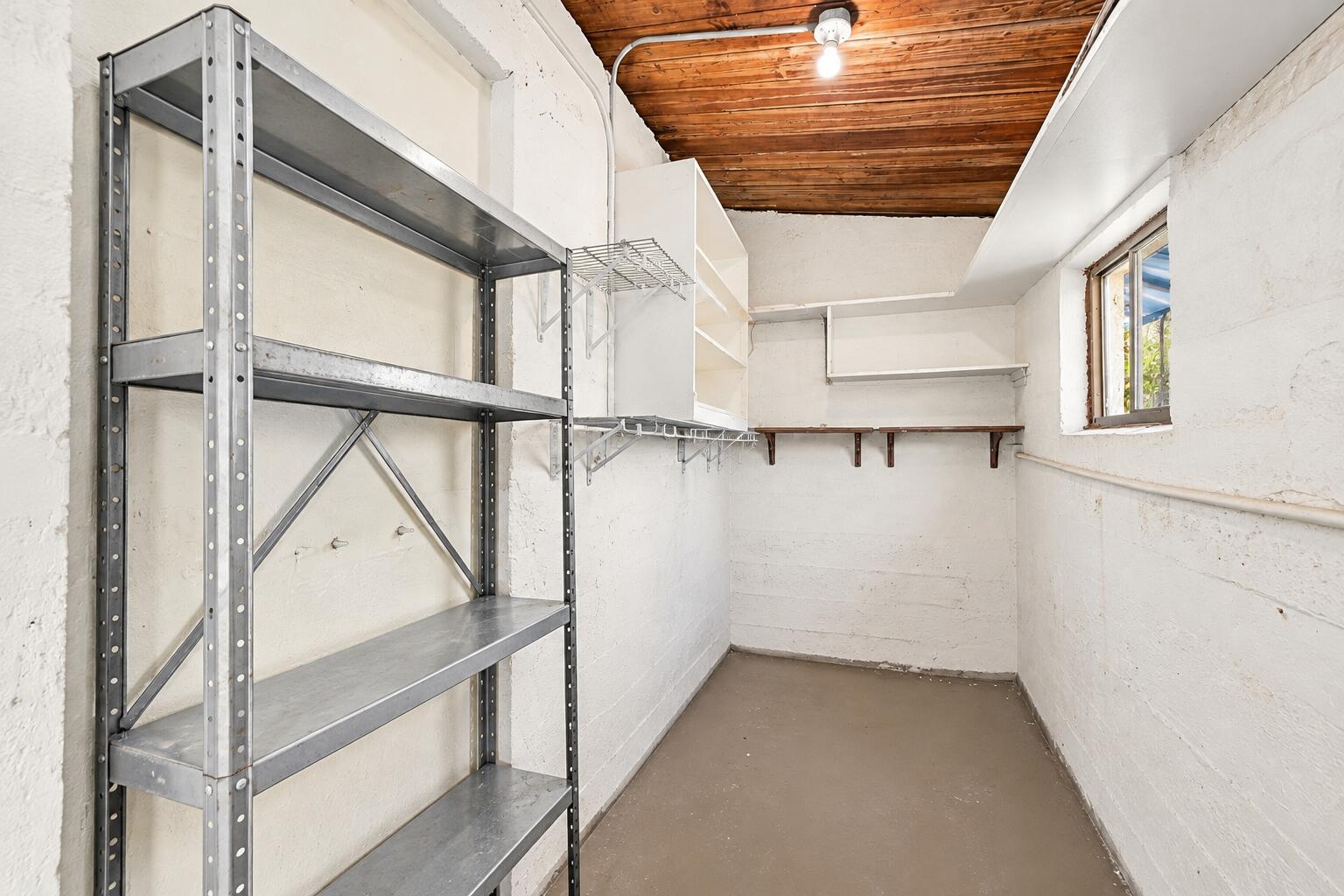 2511 NE 12TH Court
