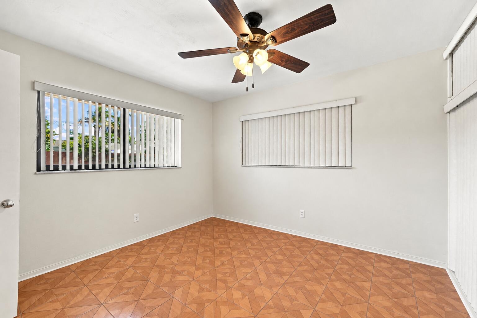 2511 NE 12TH Court