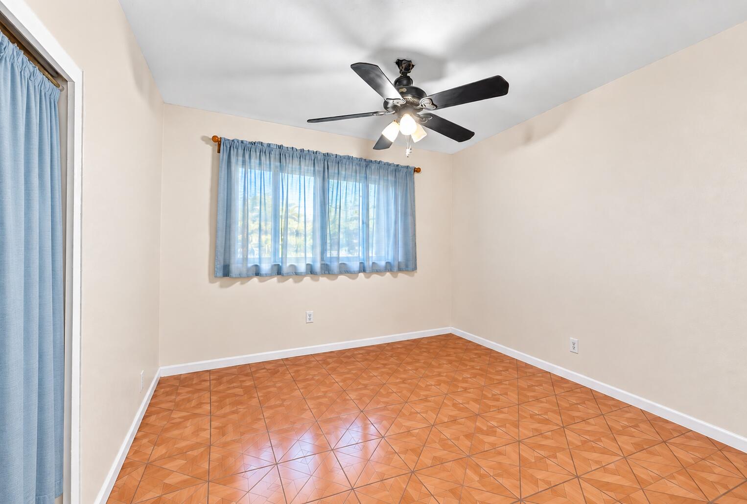 2511 NE 12TH Court