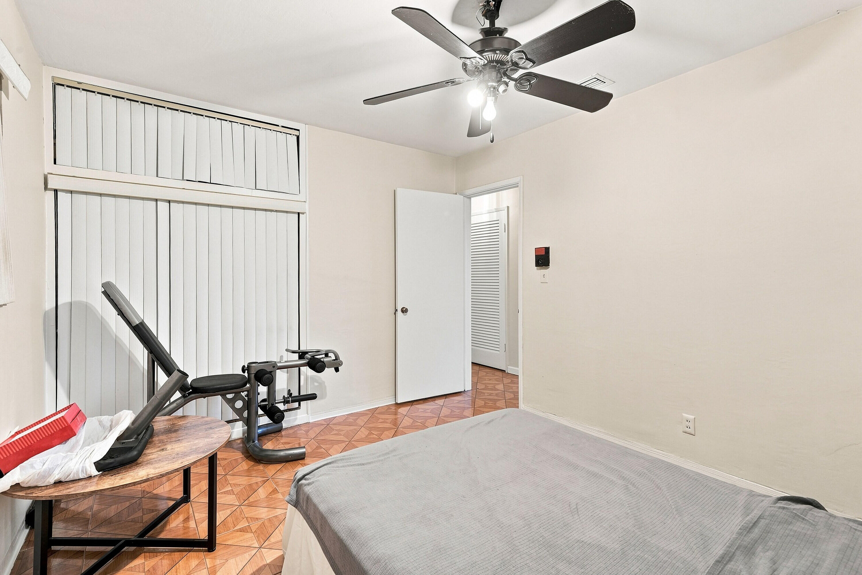 2511 NE 12TH Court