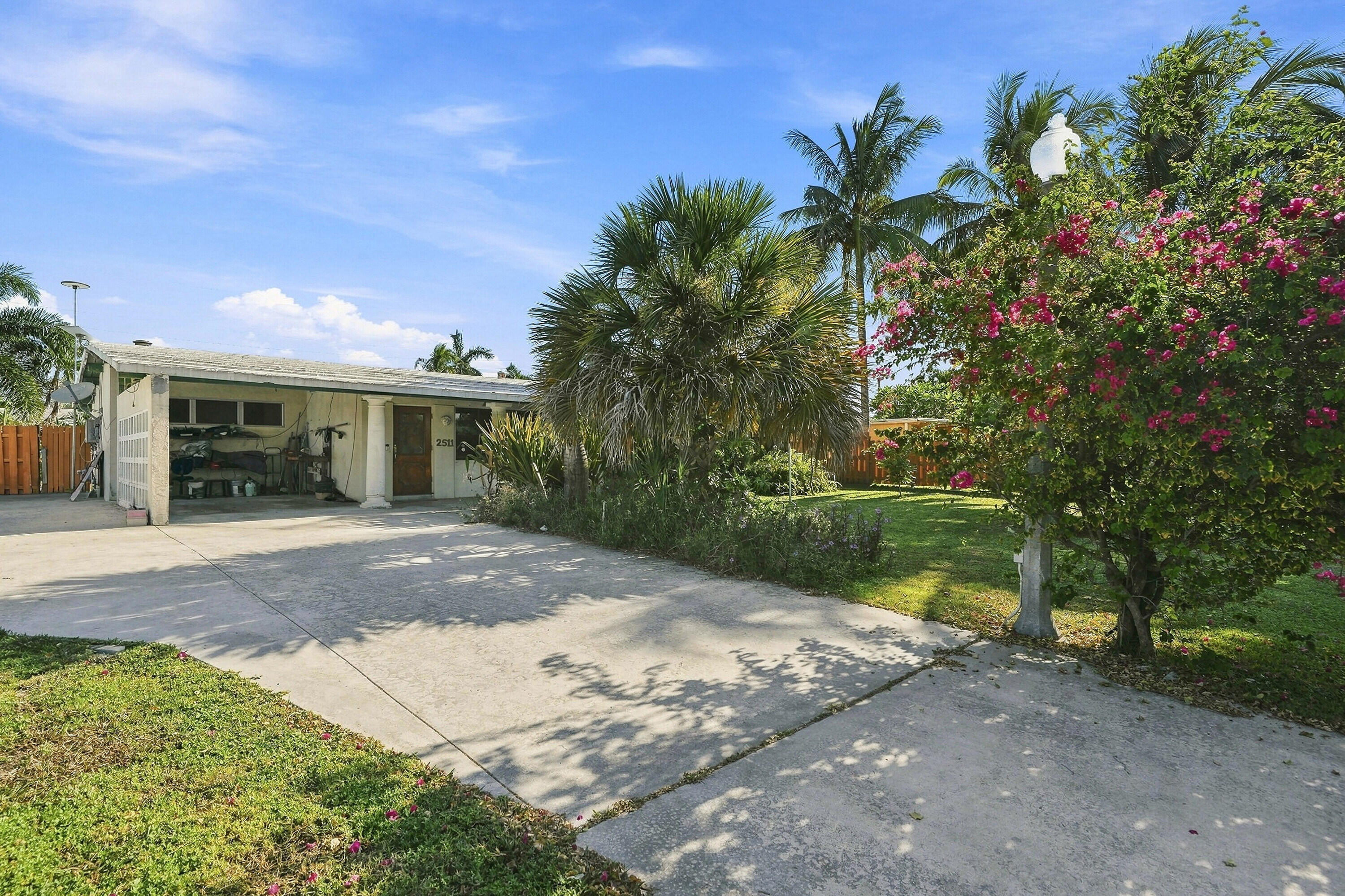 2511 NE 12TH Court