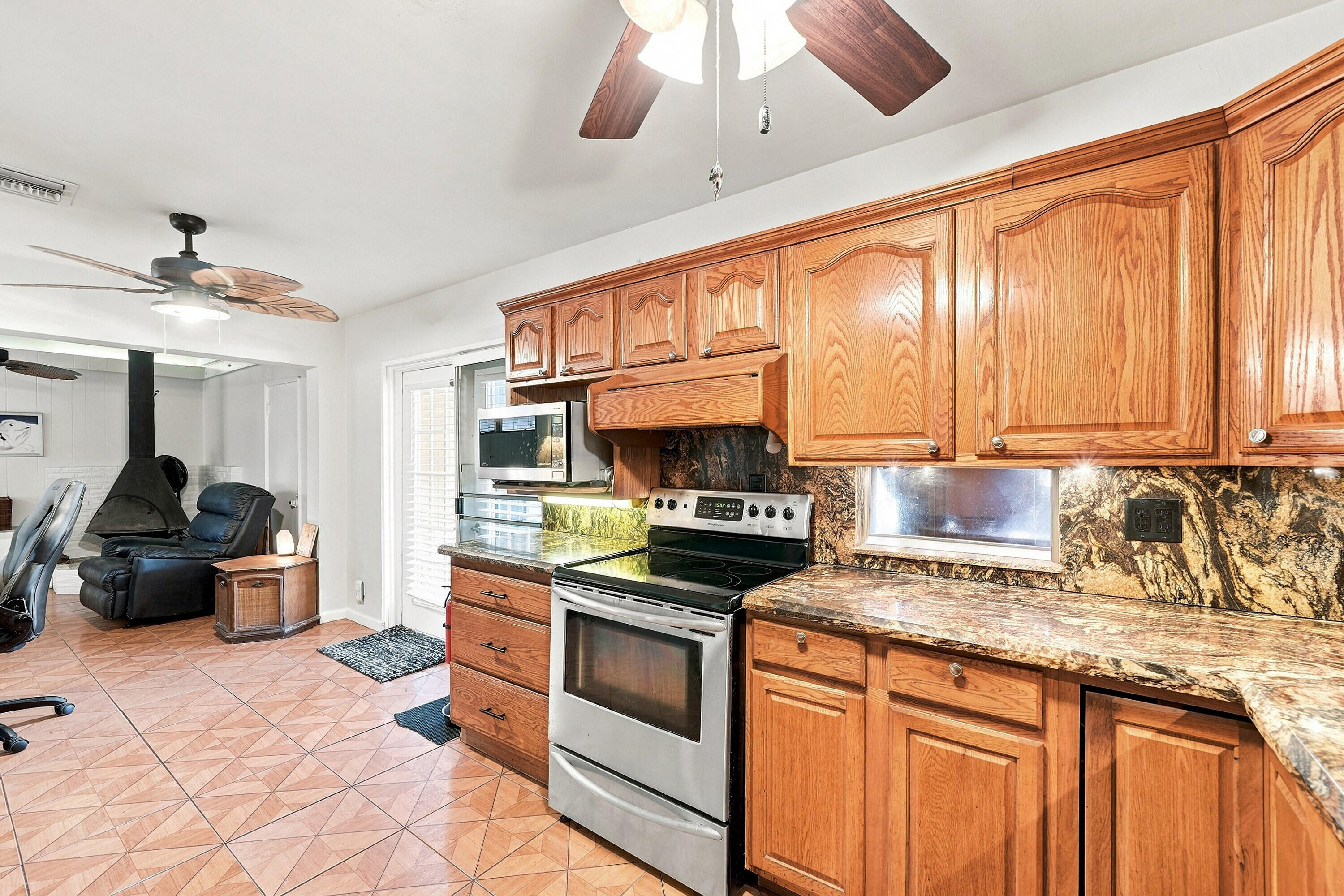 2511 NE 12TH Court