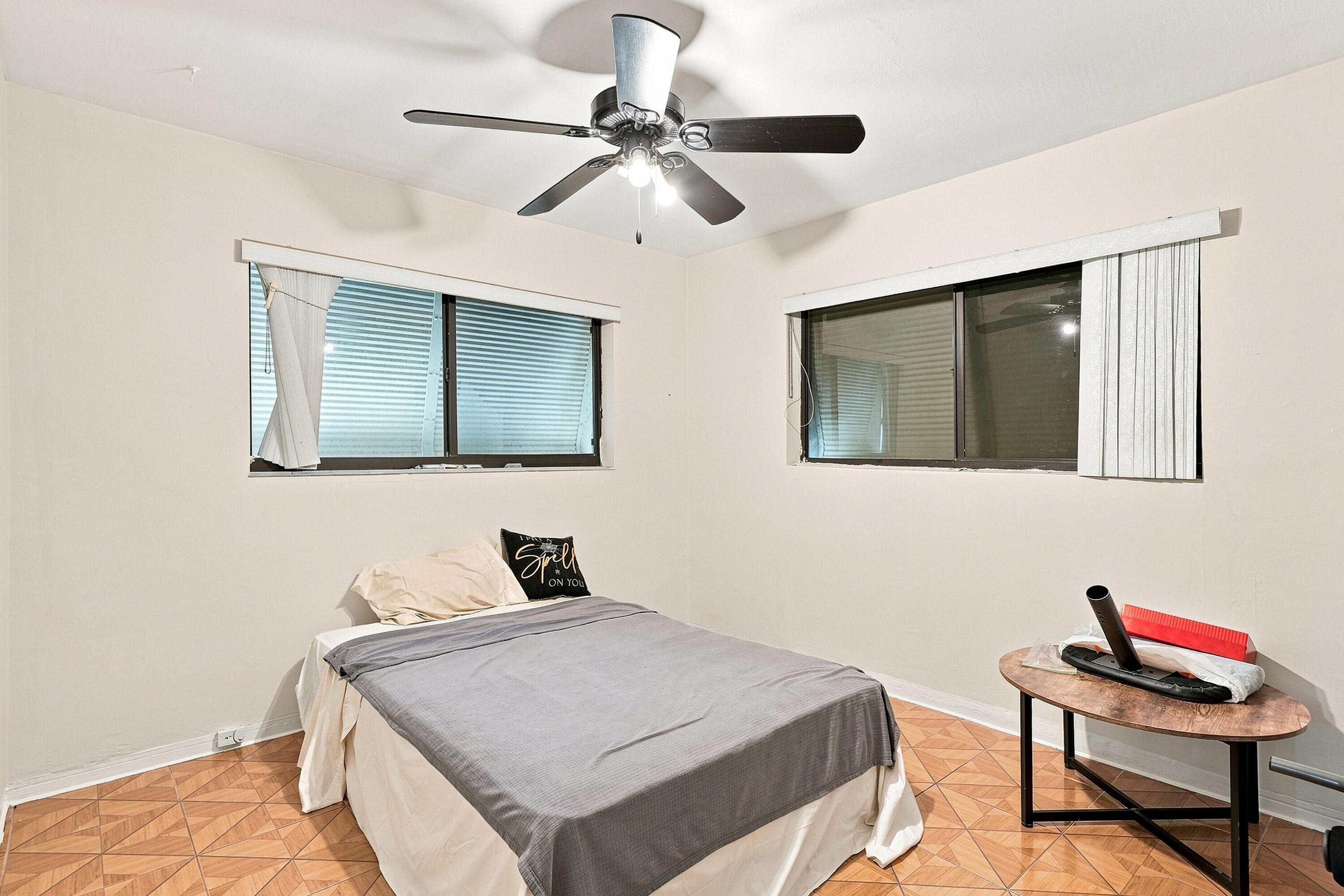 2511 NE 12TH Court