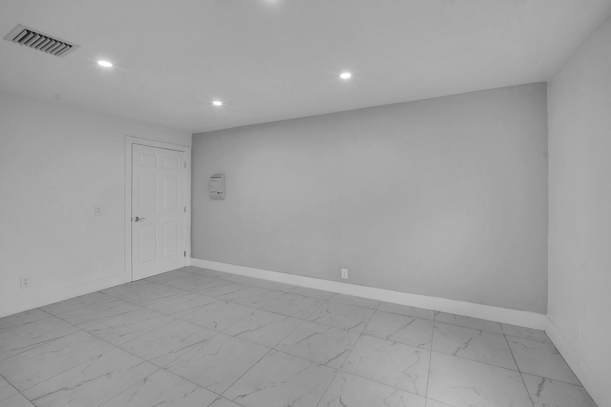 3311 N DIXIE