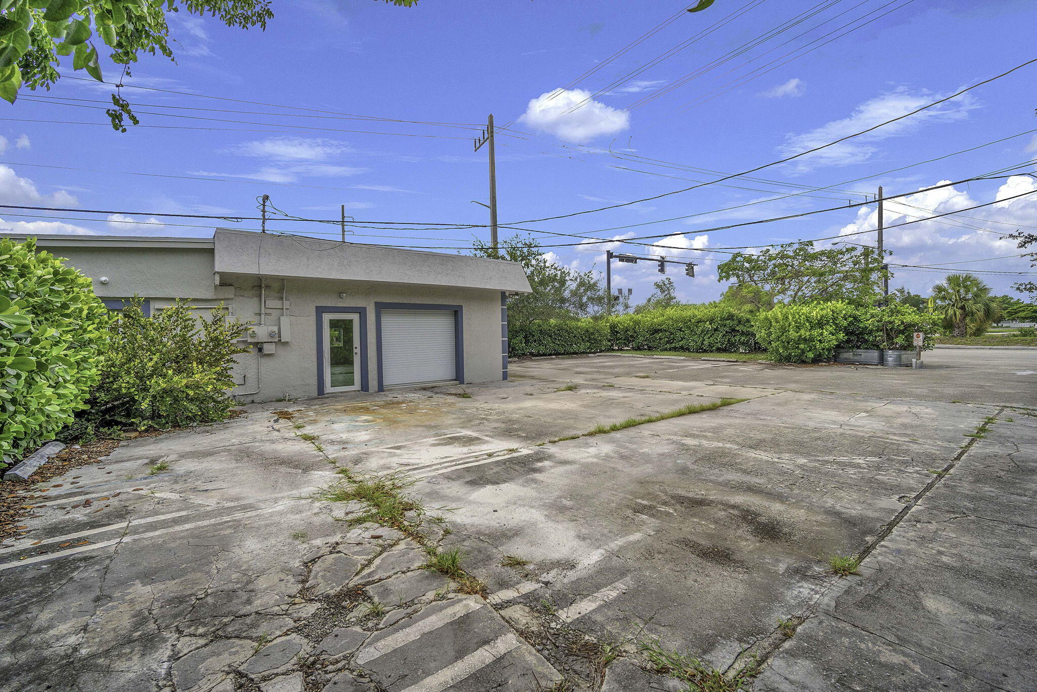 3311 N DIXIE