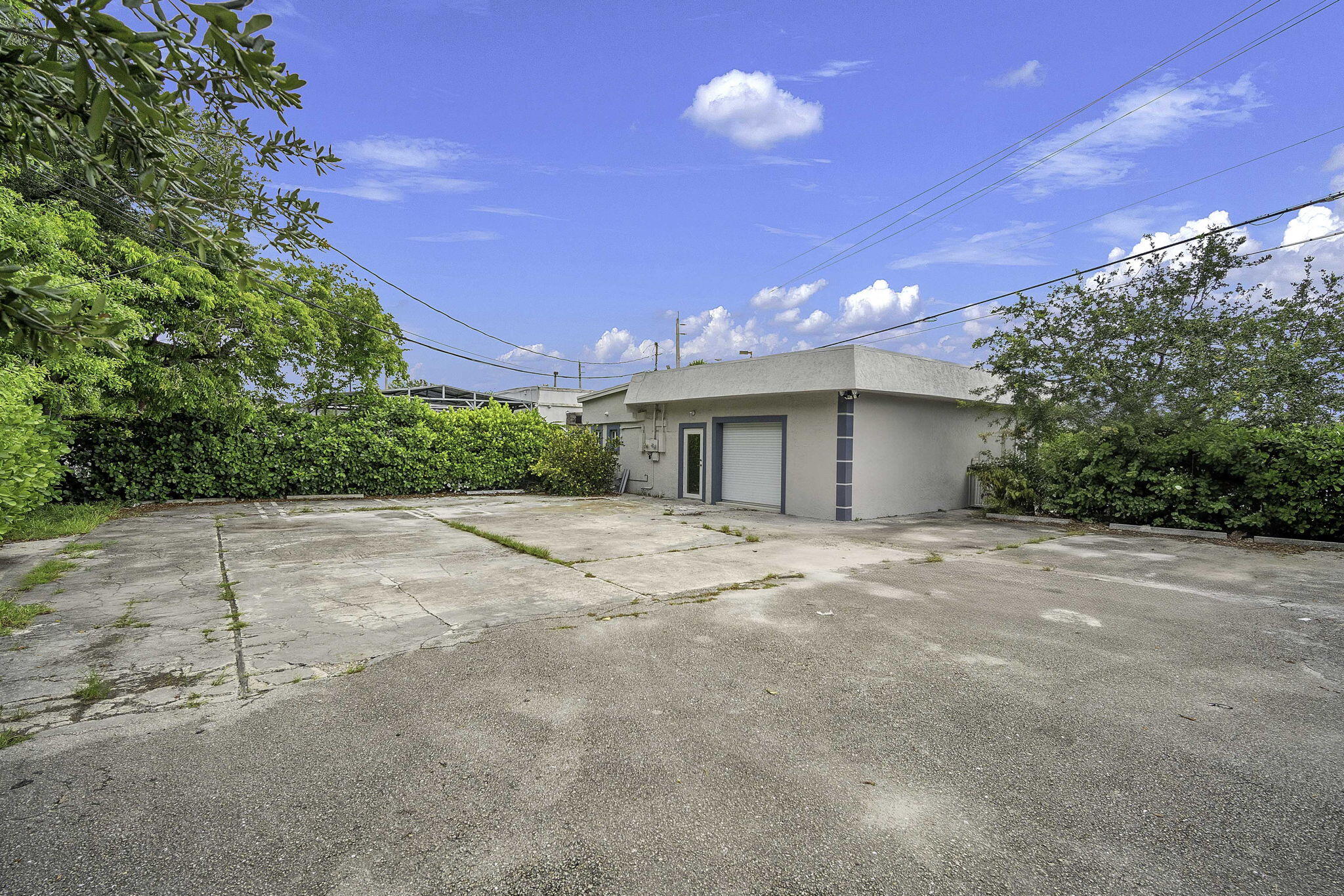 3311 N DIXIE