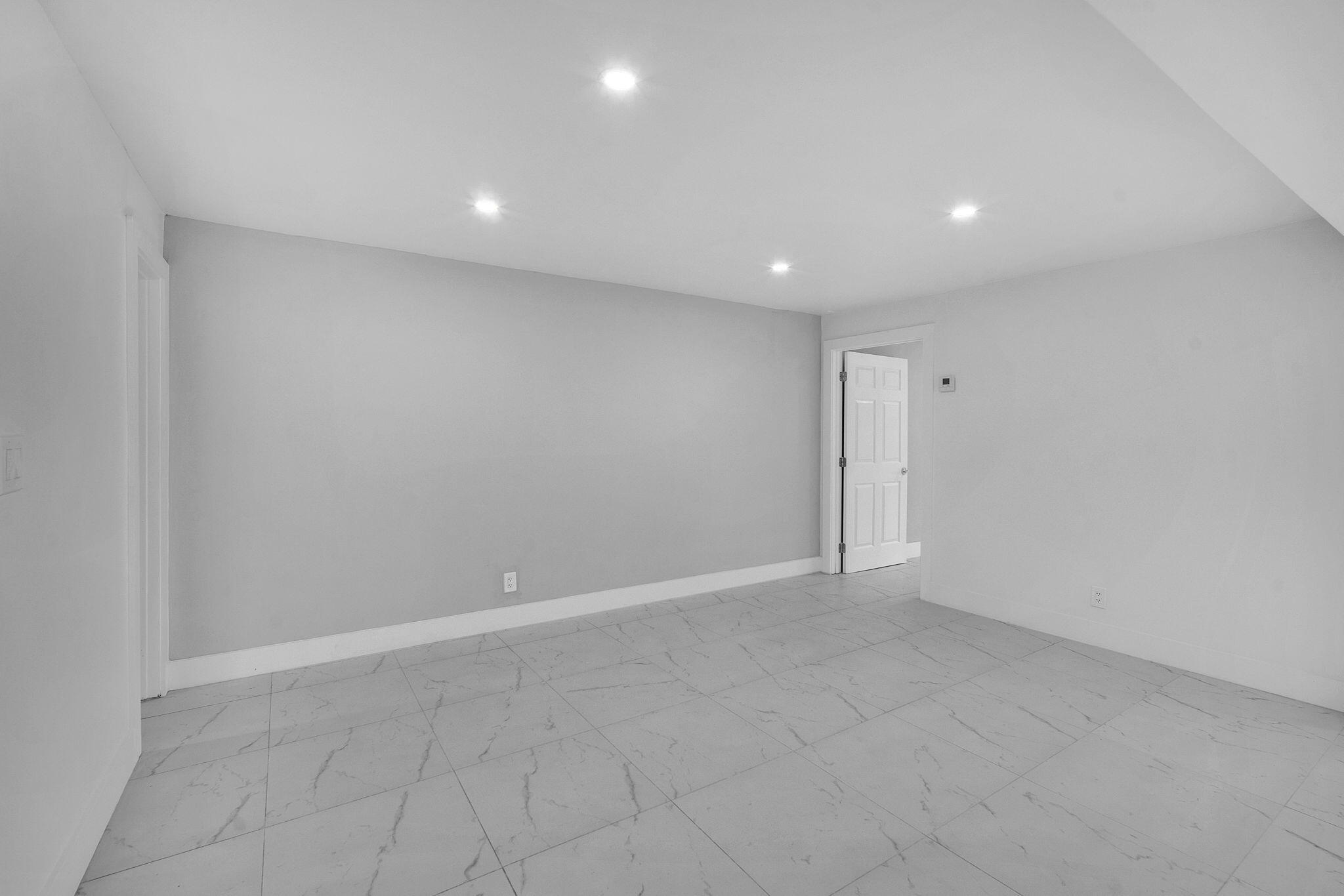 3311 N DIXIE