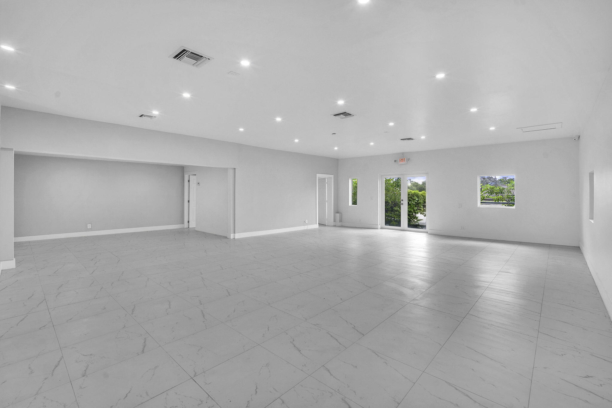 3311 N DIXIE