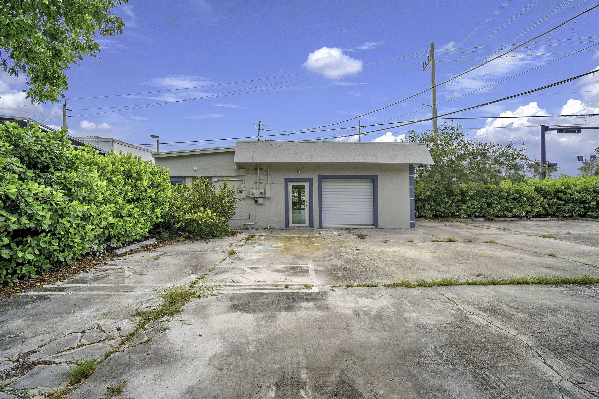 3311 N DIXIE