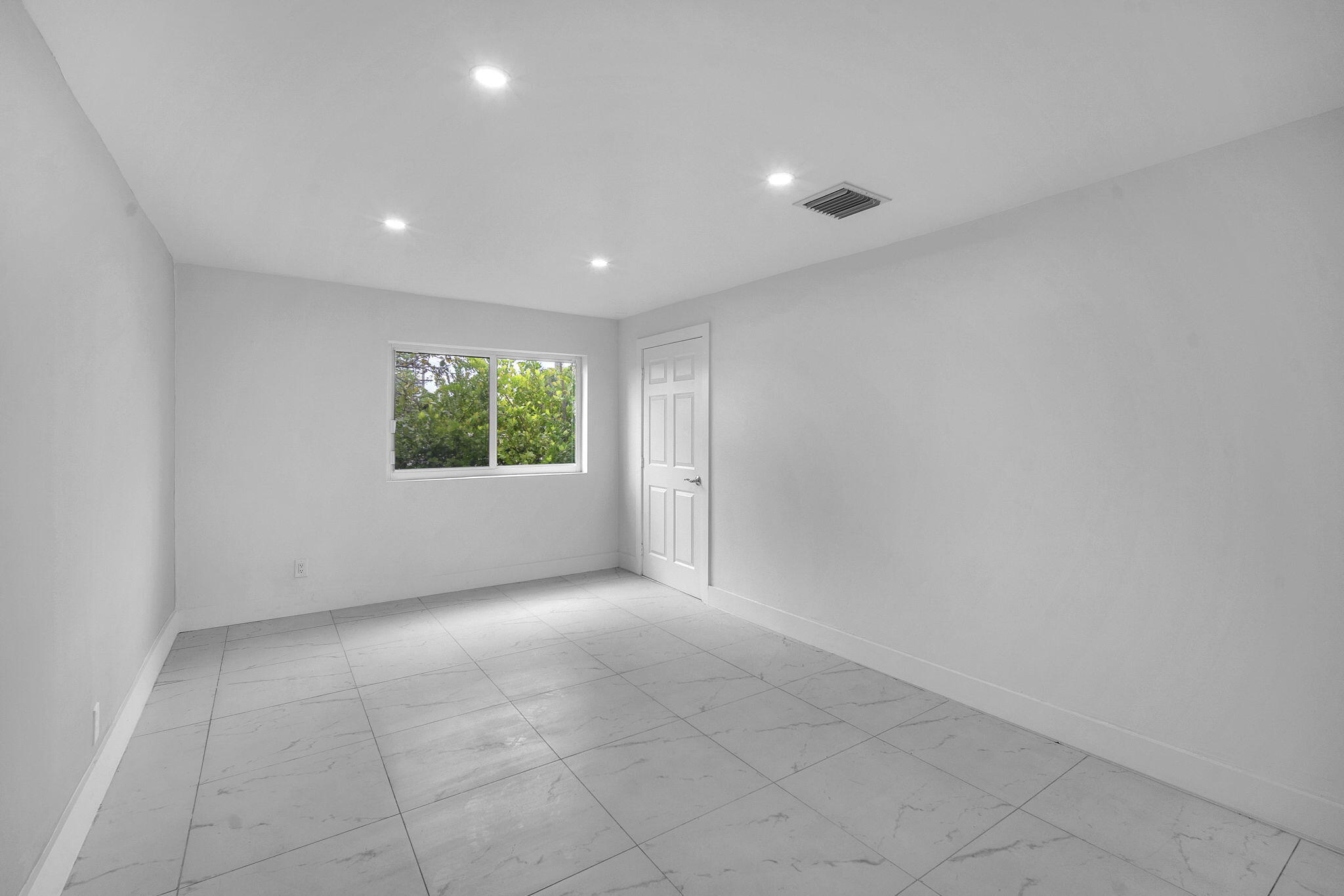 3311 N DIXIE