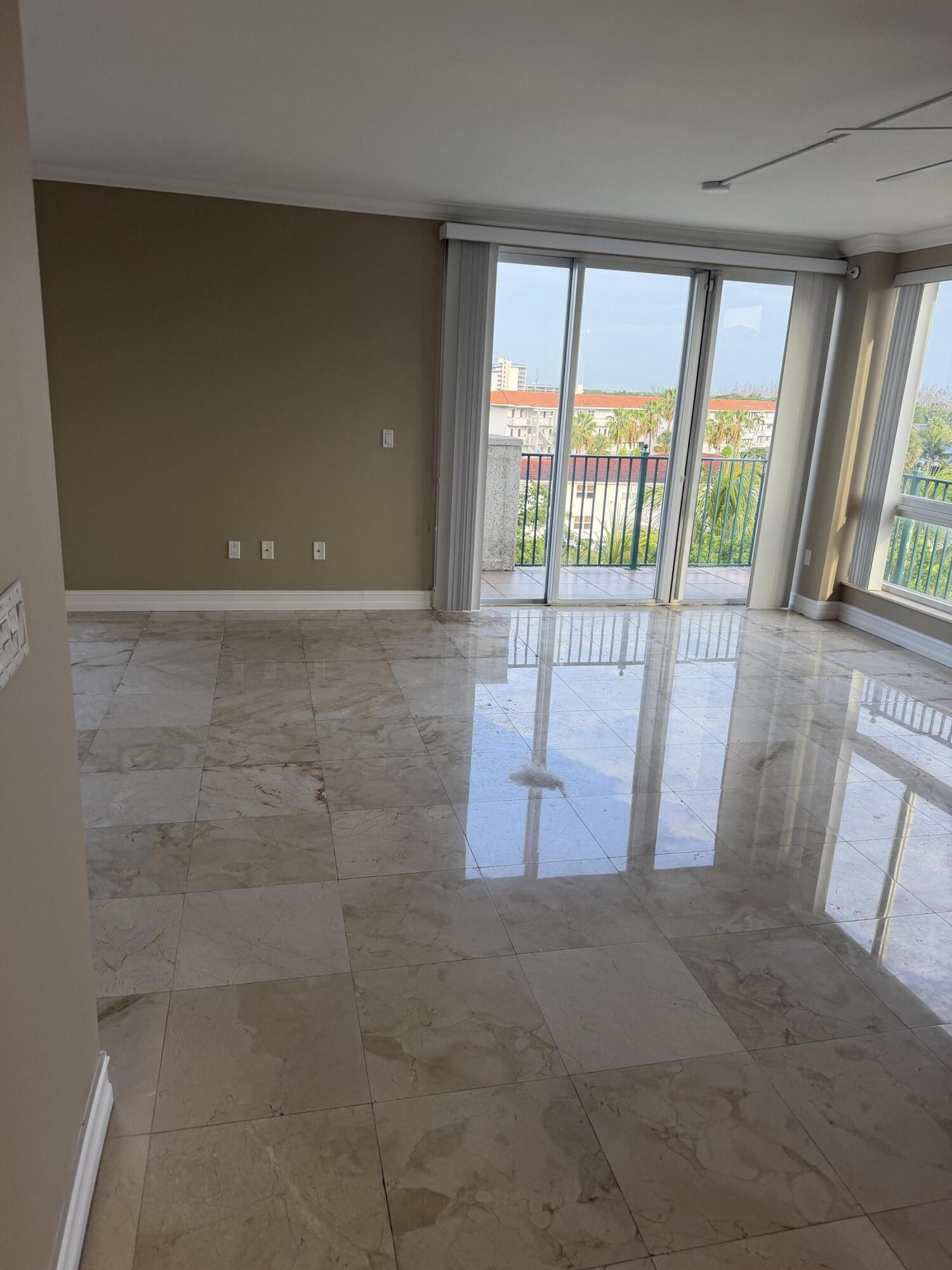 9 NE 20TH Avenue 503