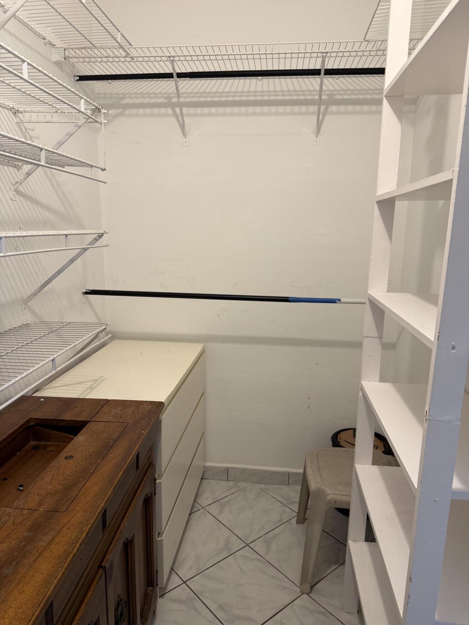 1000 PARKVIEW Drive 424