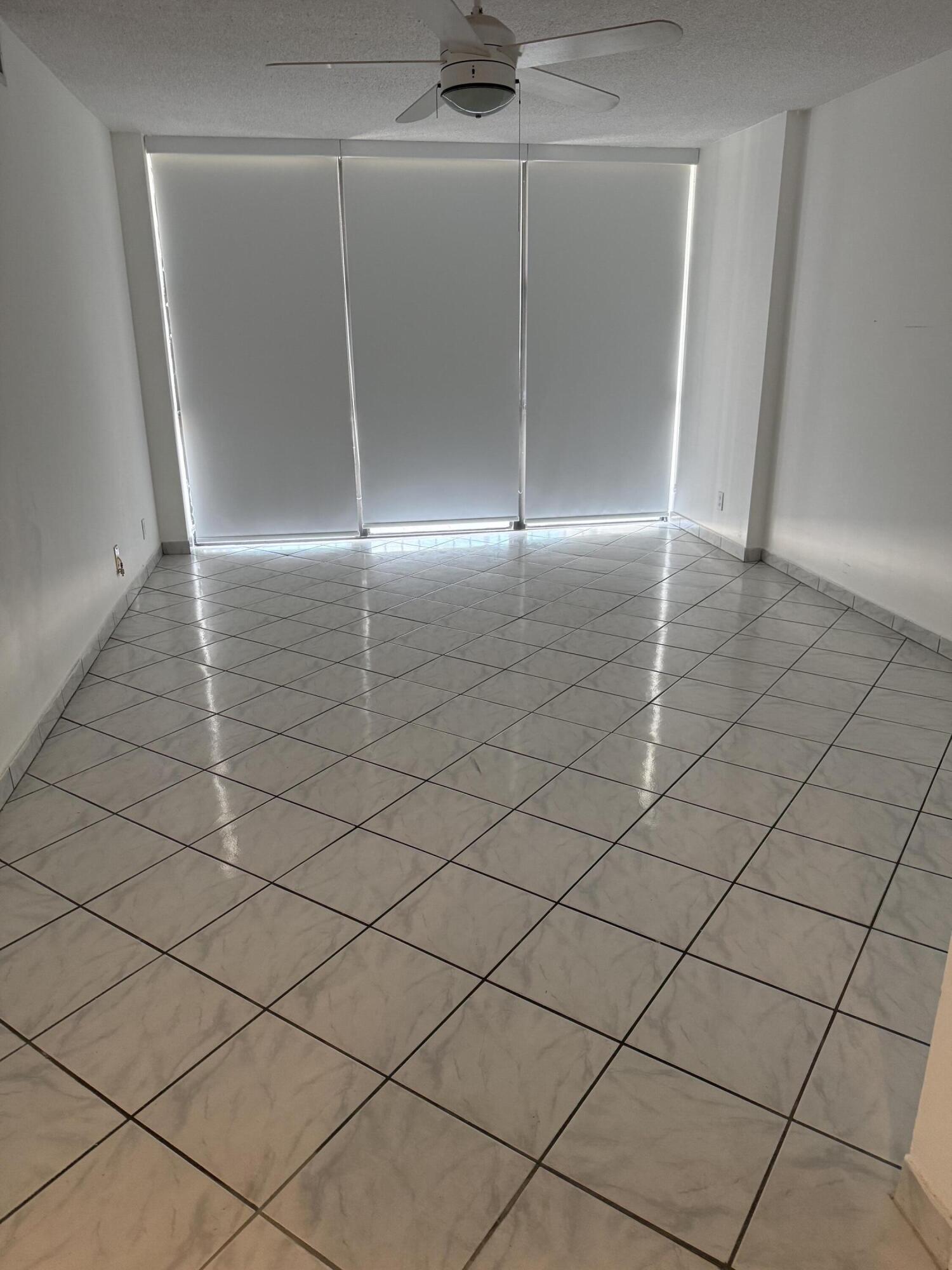 1000 PARKVIEW Drive 424