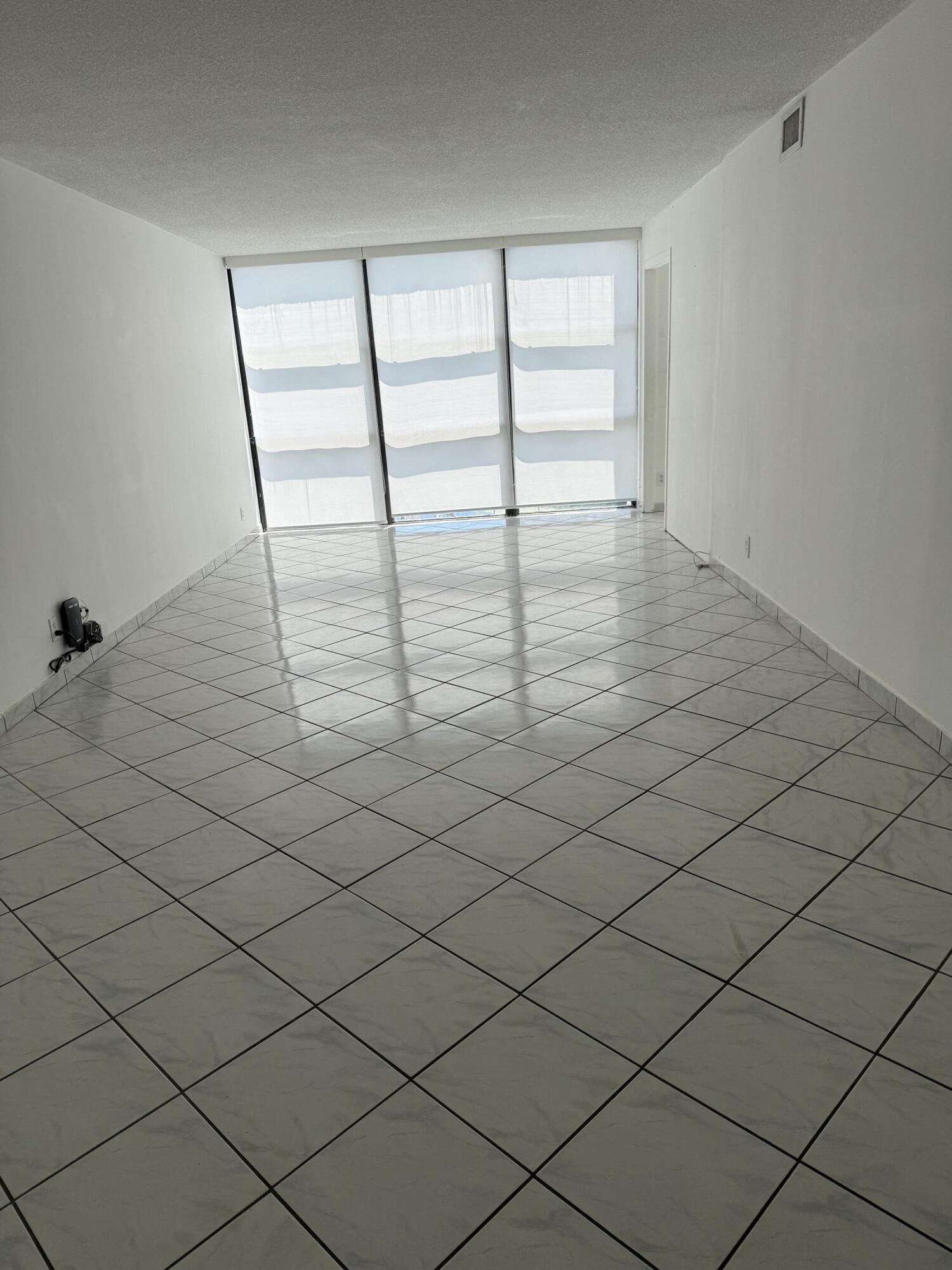 1000 PARKVIEW Drive 424