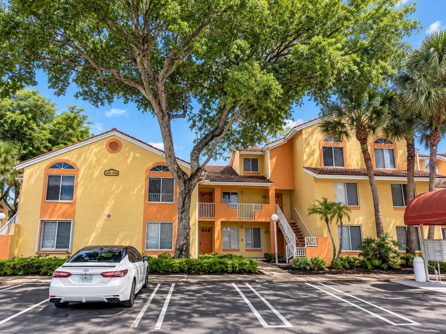 1172 CORAL CLUB Drive 1172