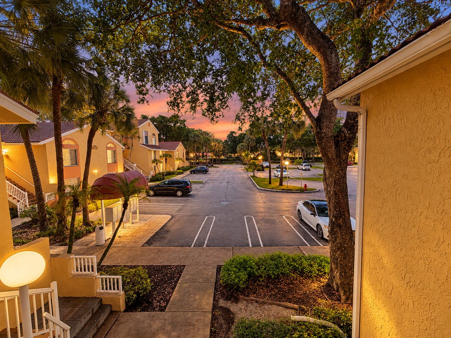 1172 CORAL CLUB Drive 1172