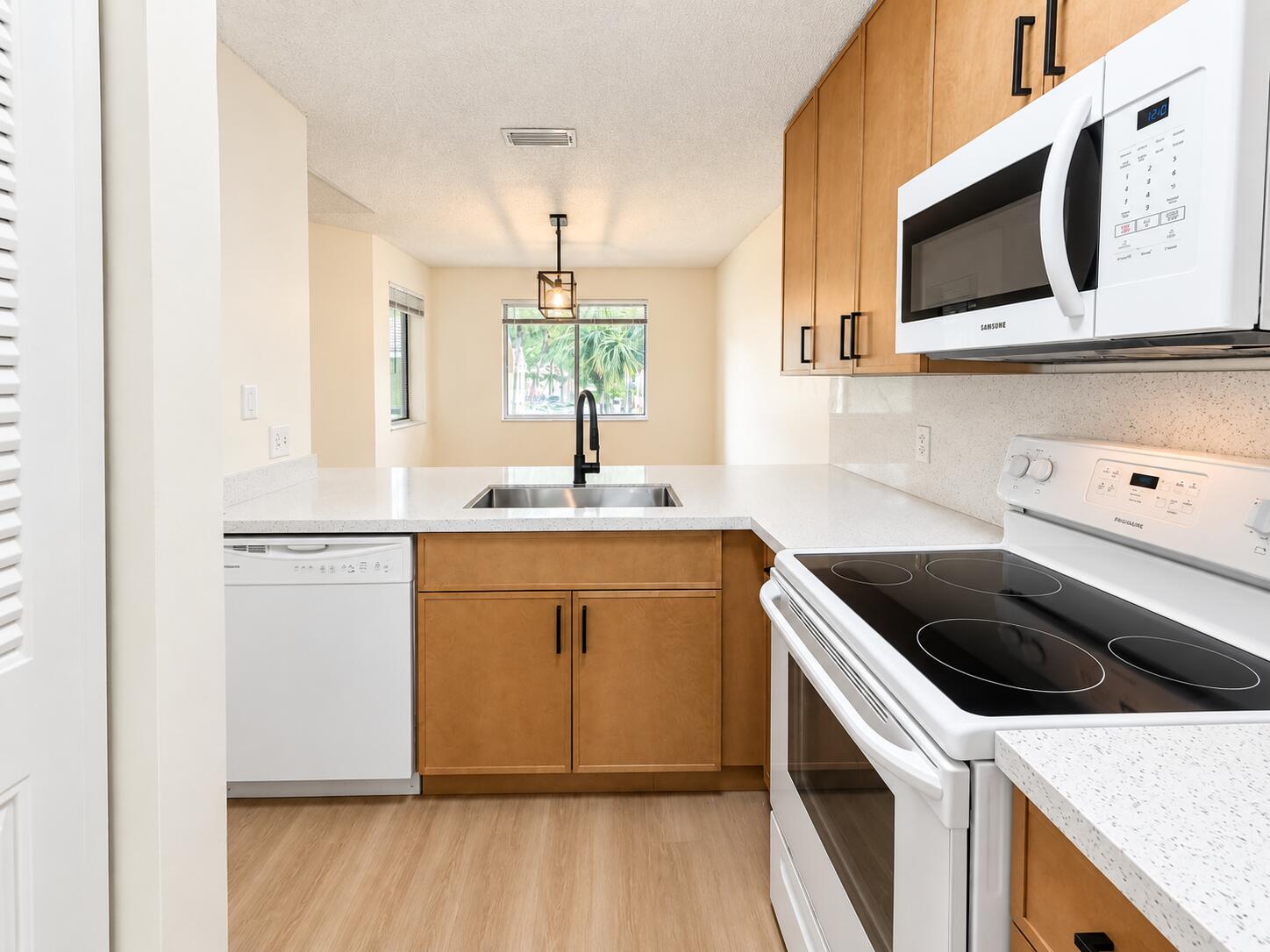 1172 CORAL CLUB Drive 1172