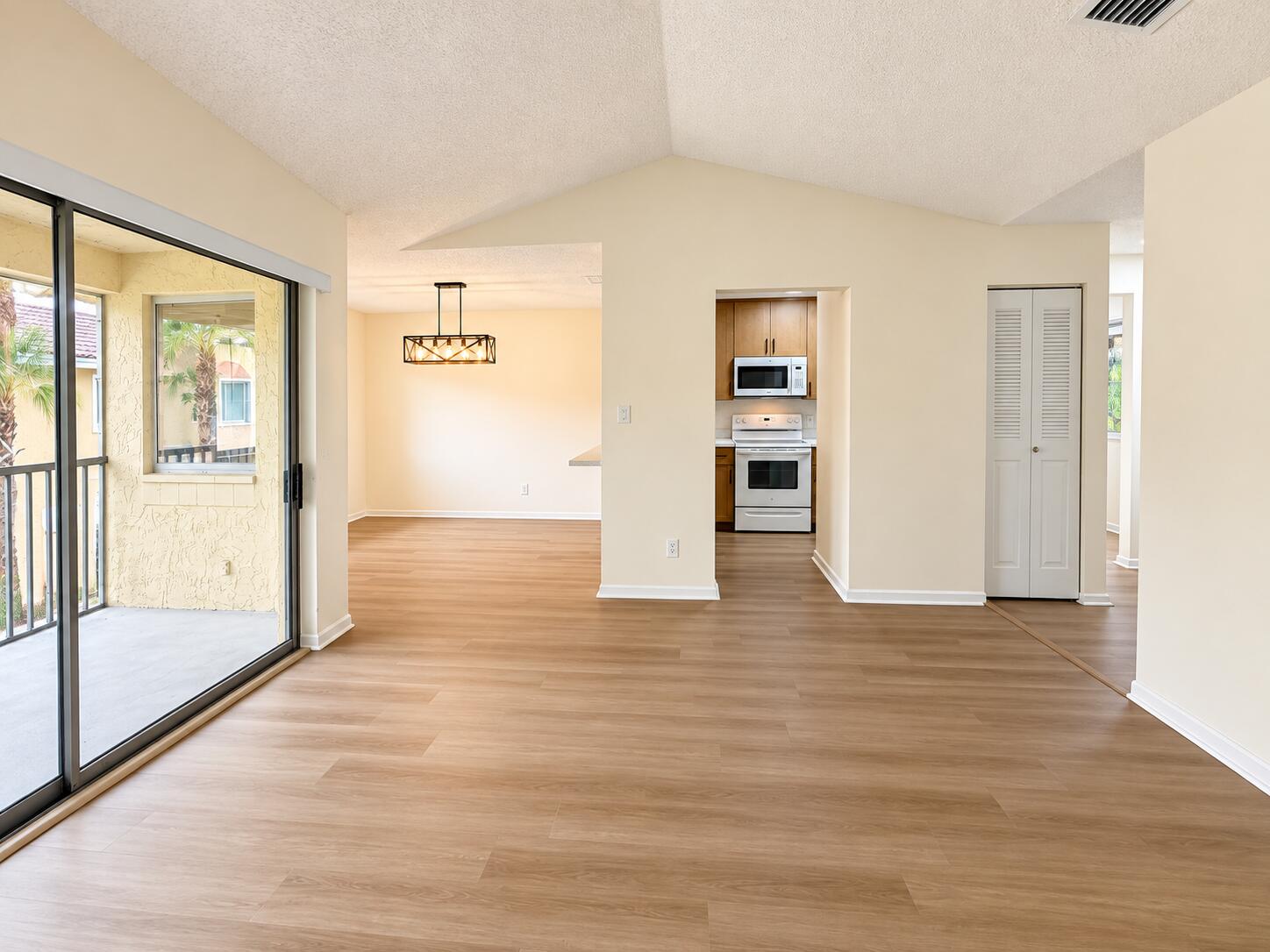 1172 CORAL CLUB Drive 1172