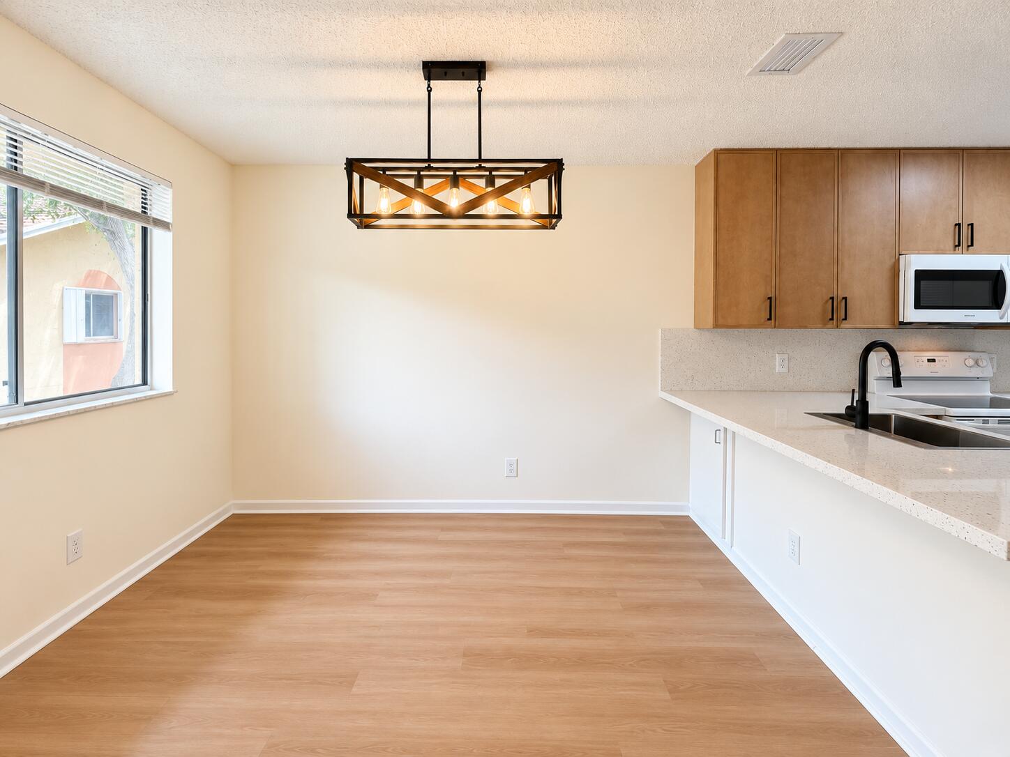 1172 CORAL CLUB Drive 1172