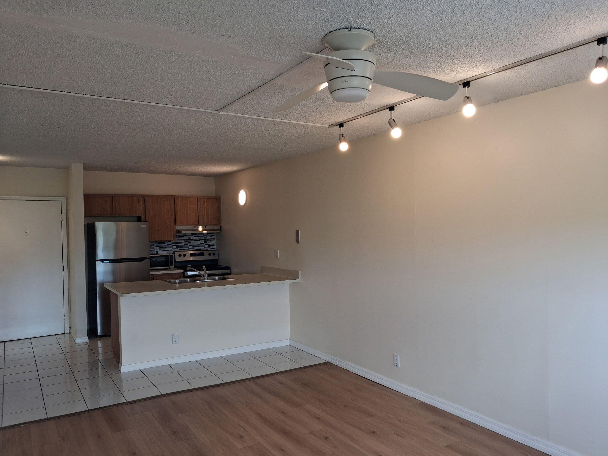 2401 RIVERSIDE Drive 517