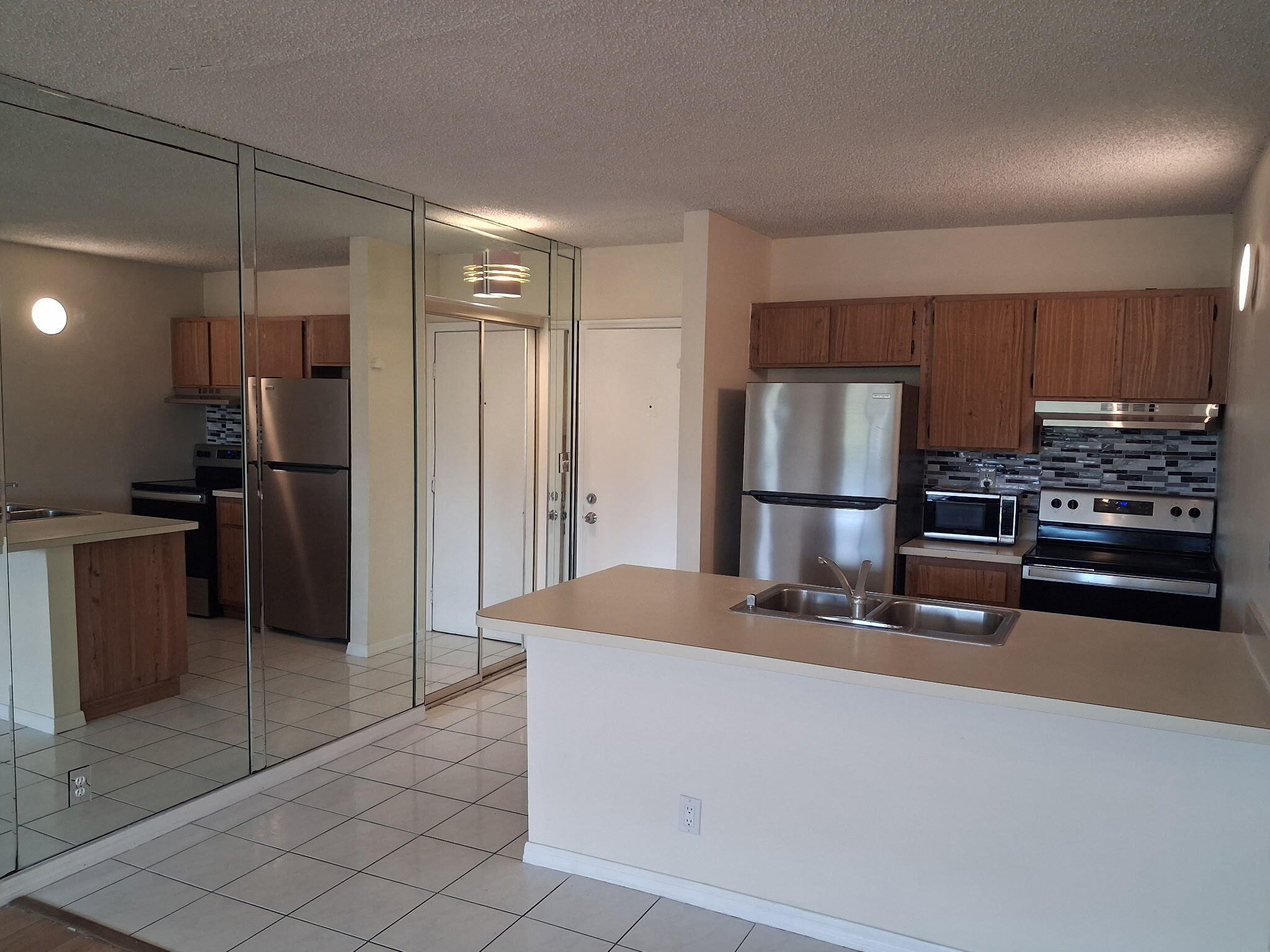 2401 RIVERSIDE Drive 517