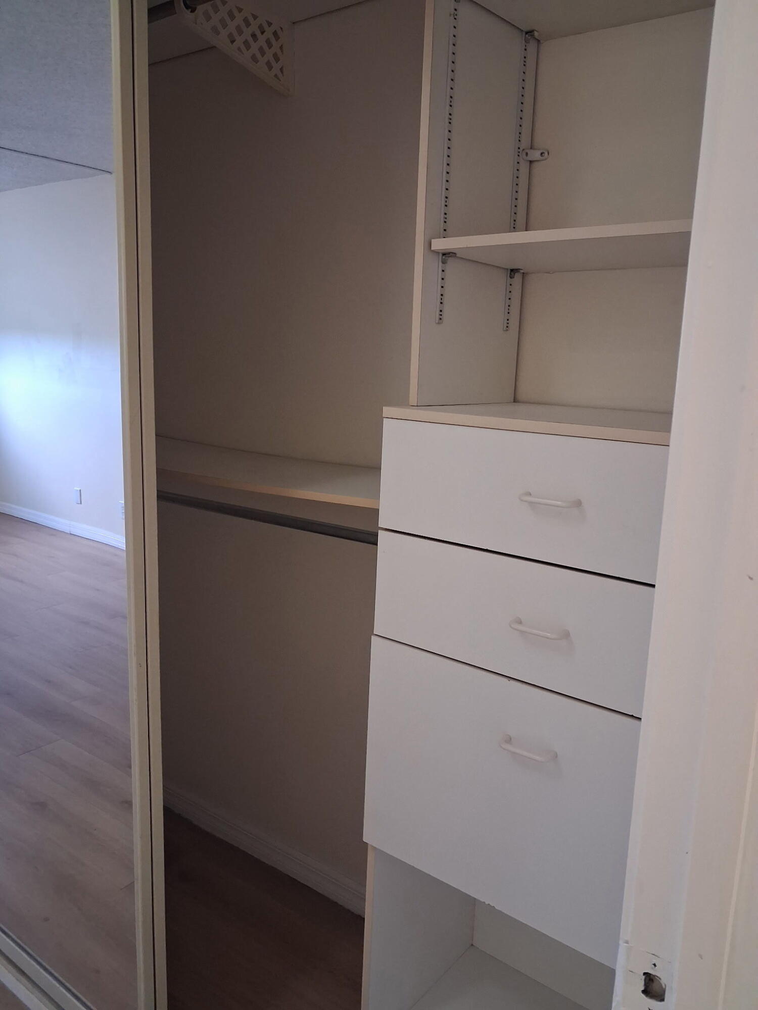 2401 RIVERSIDE Drive 517