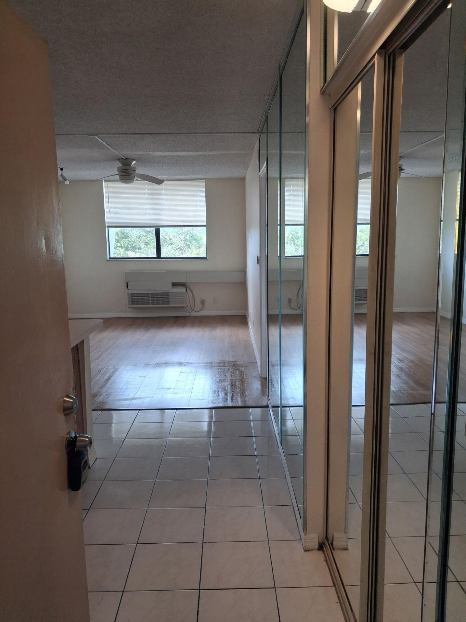 2401 RIVERSIDE Drive 517