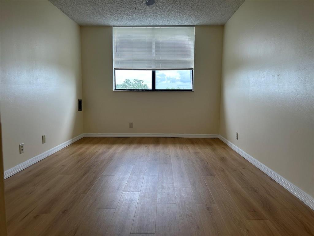 2401 RIVERSIDE Drive 517