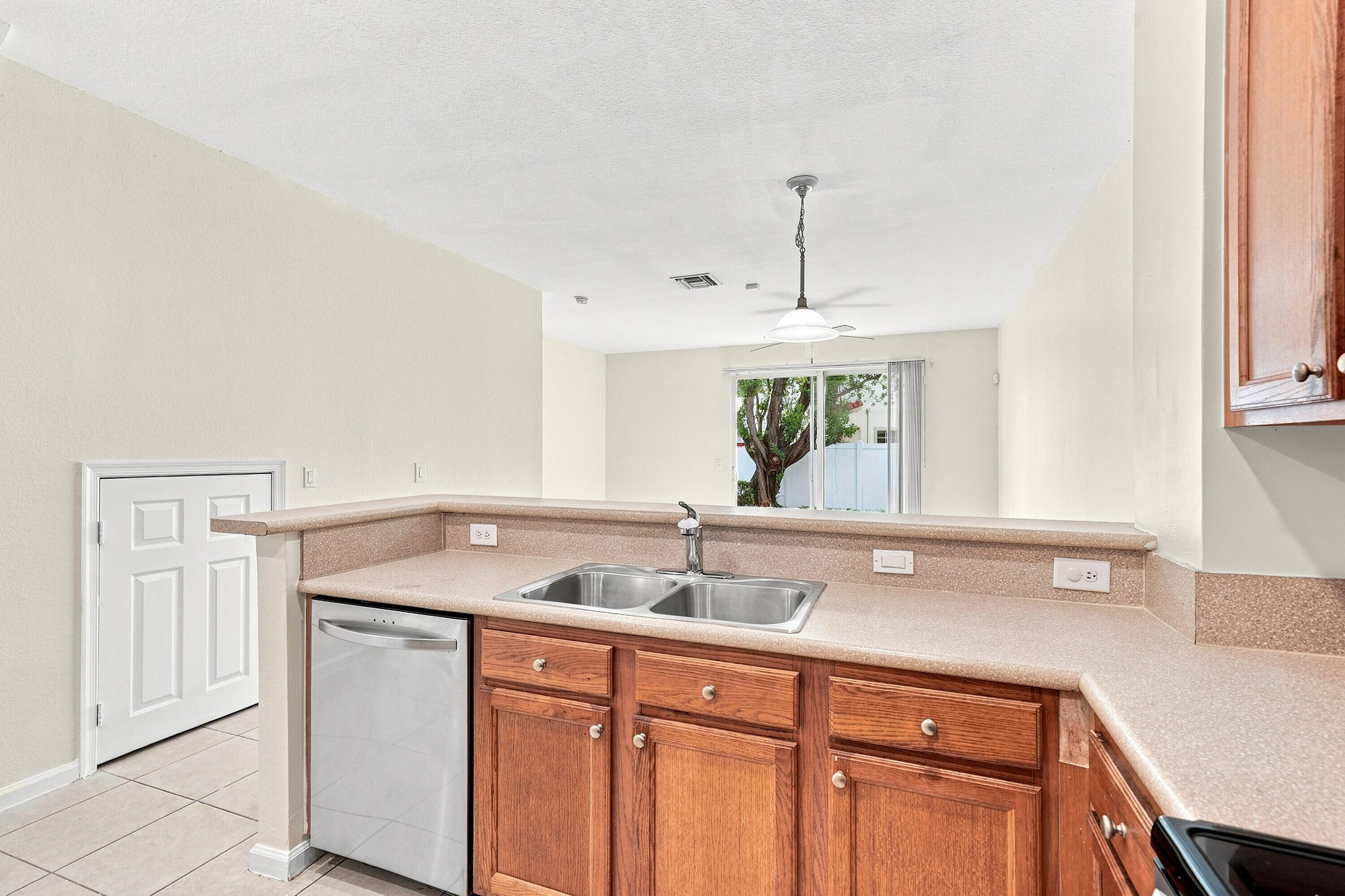 6720 CYPRESS WALK Terrace