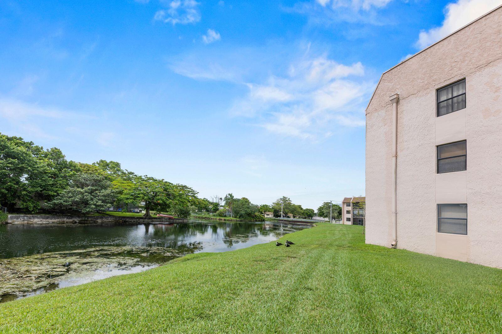 10442 Sunrise Lakes Boulevard Unit: 212
