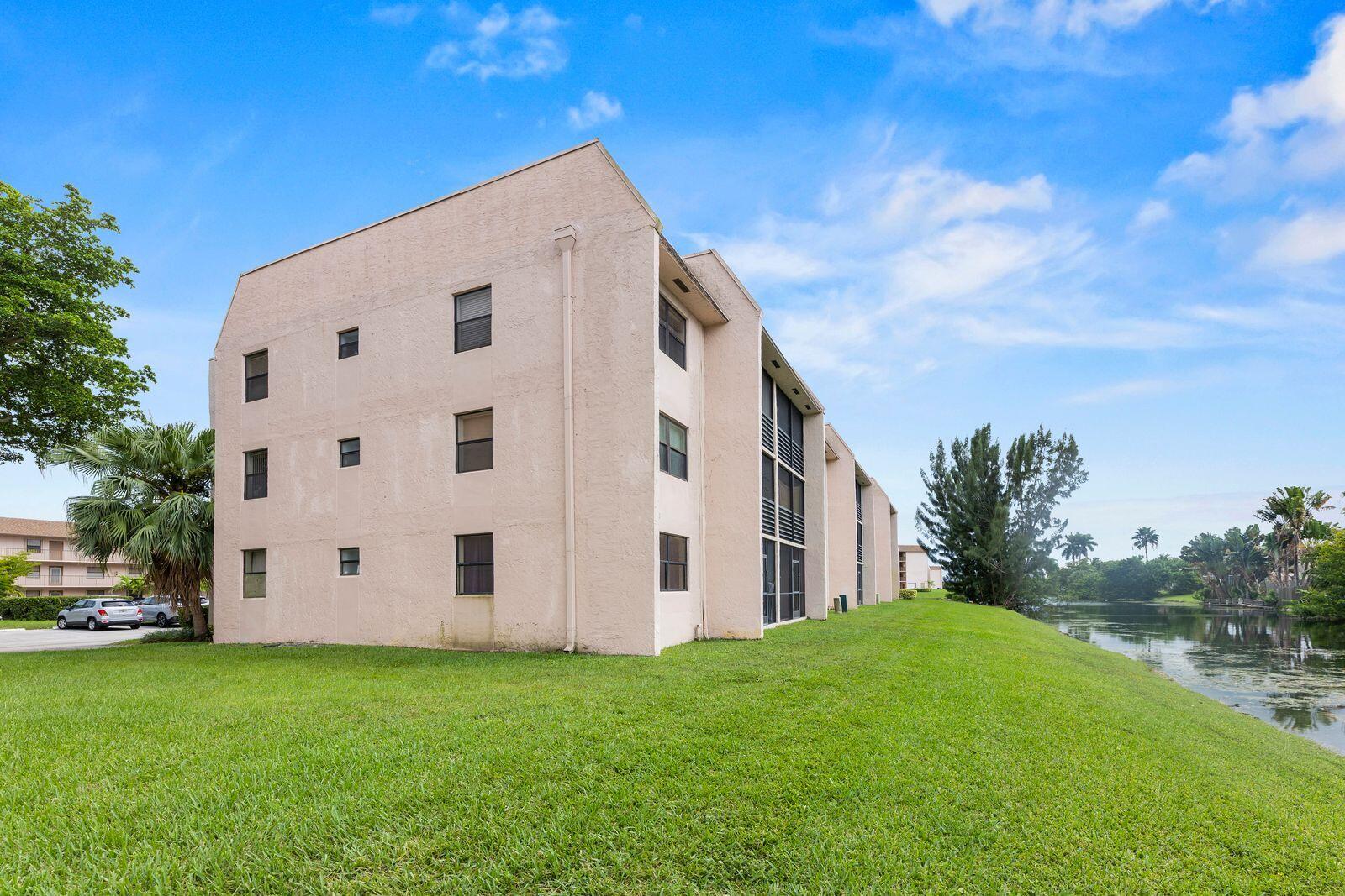 10442 Sunrise Lakes Boulevard Unit: 212