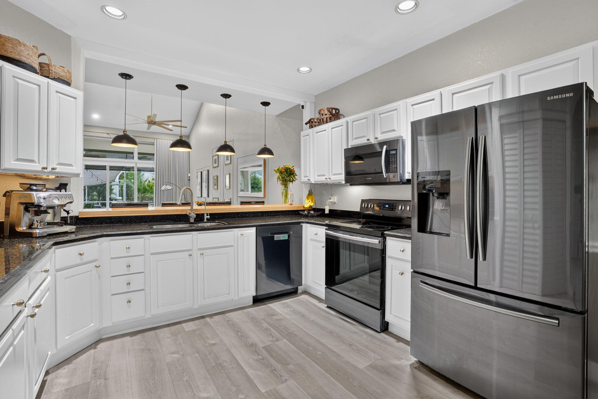 457 W PALM AIRE Drive 457