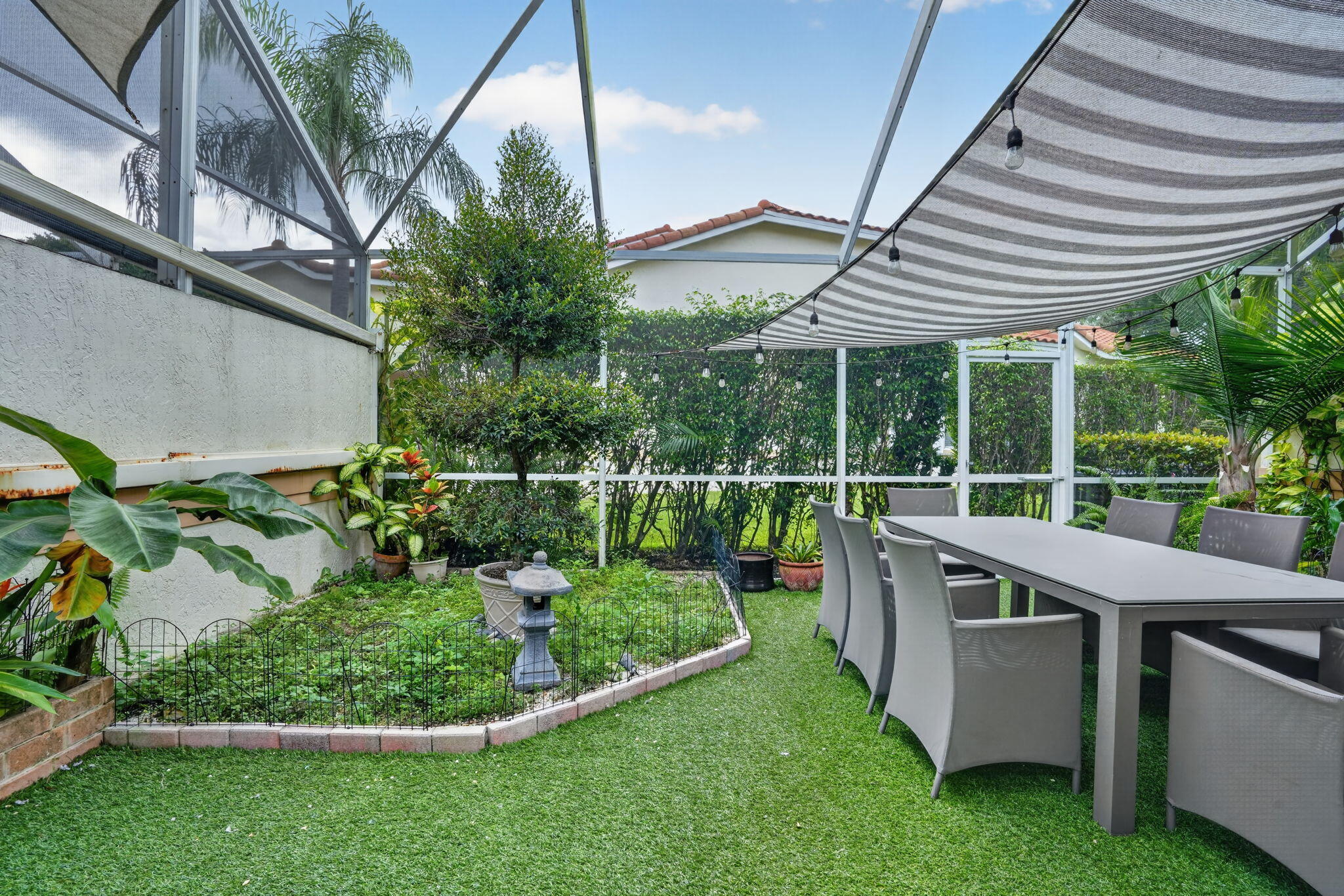 457 W PALM AIRE Drive 457