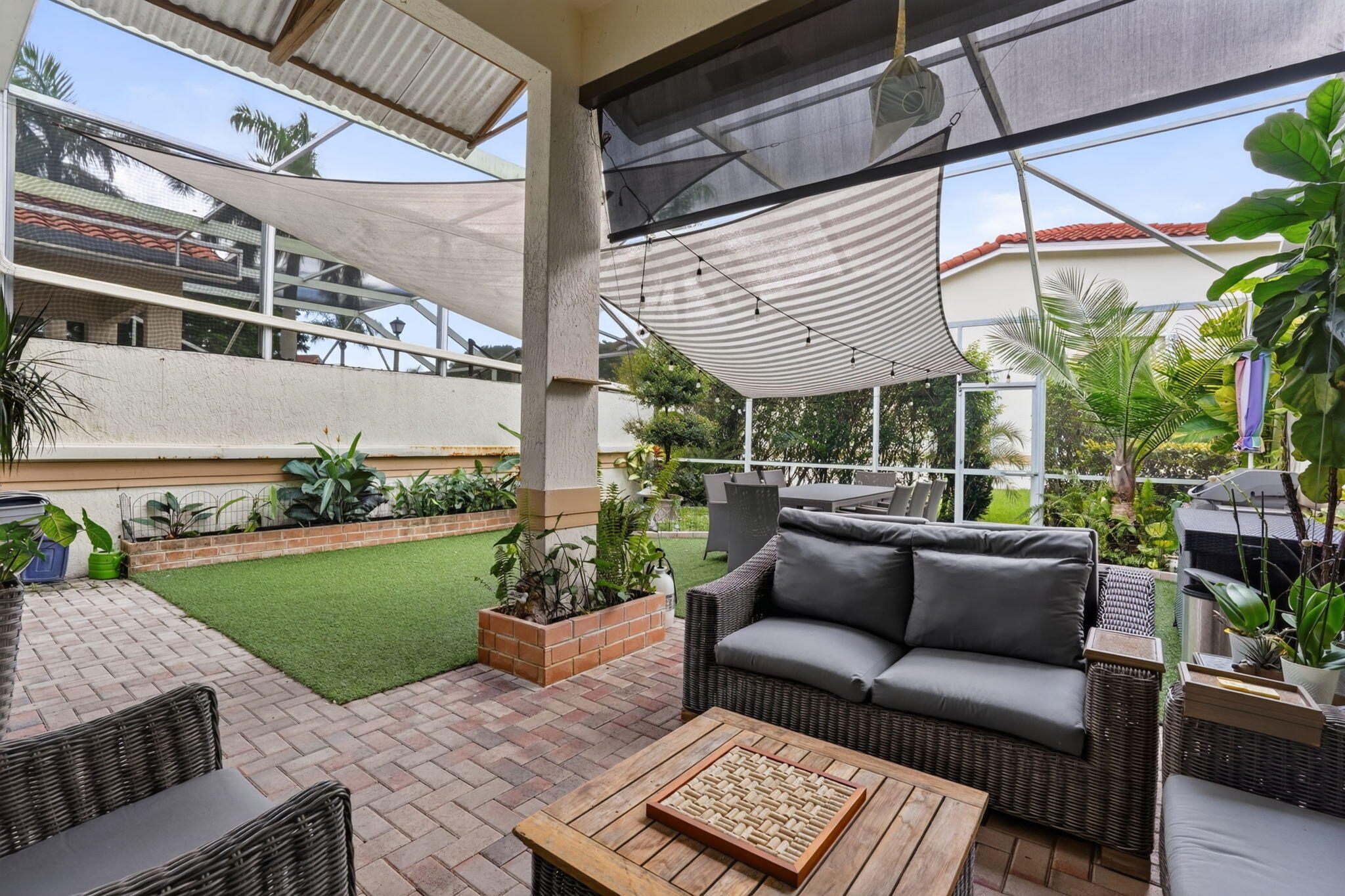 457 W PALM AIRE Drive 457