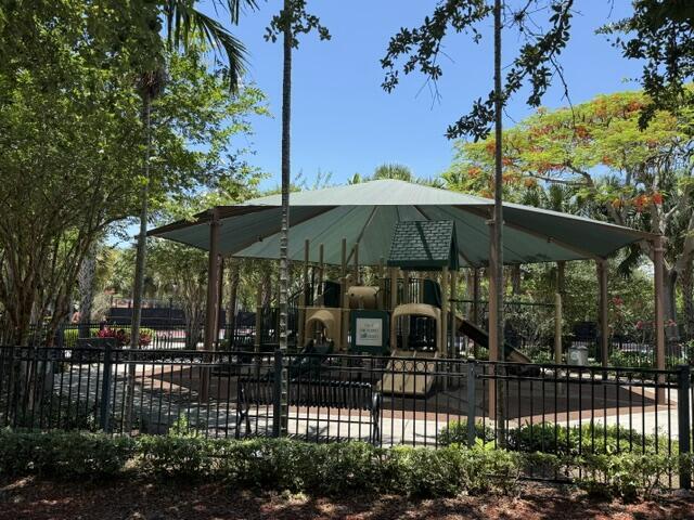 457 W PALM AIRE Drive 457