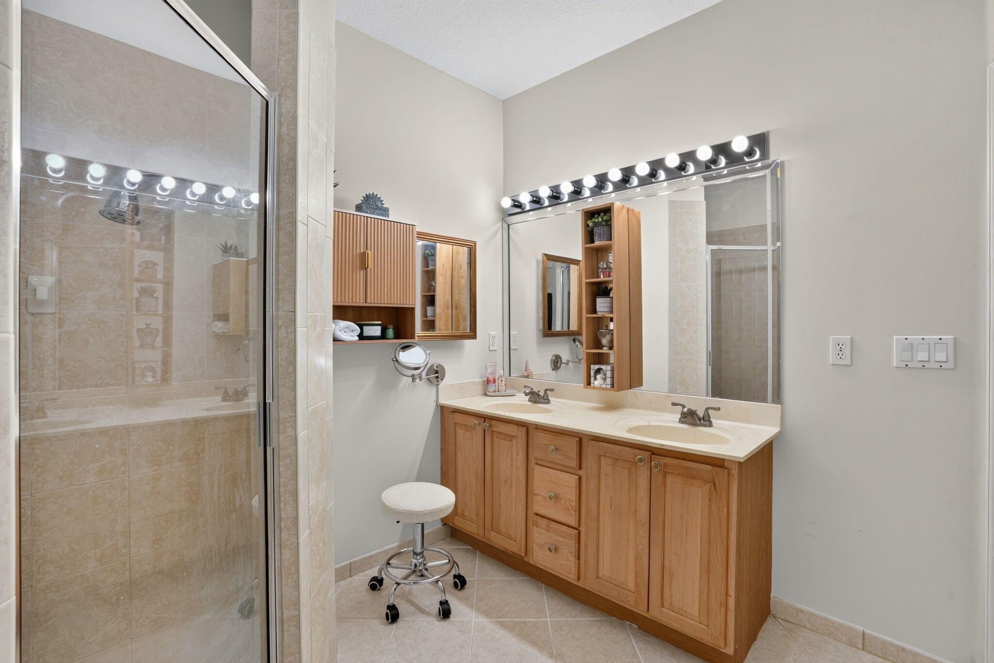 457 W PALM AIRE Drive 457