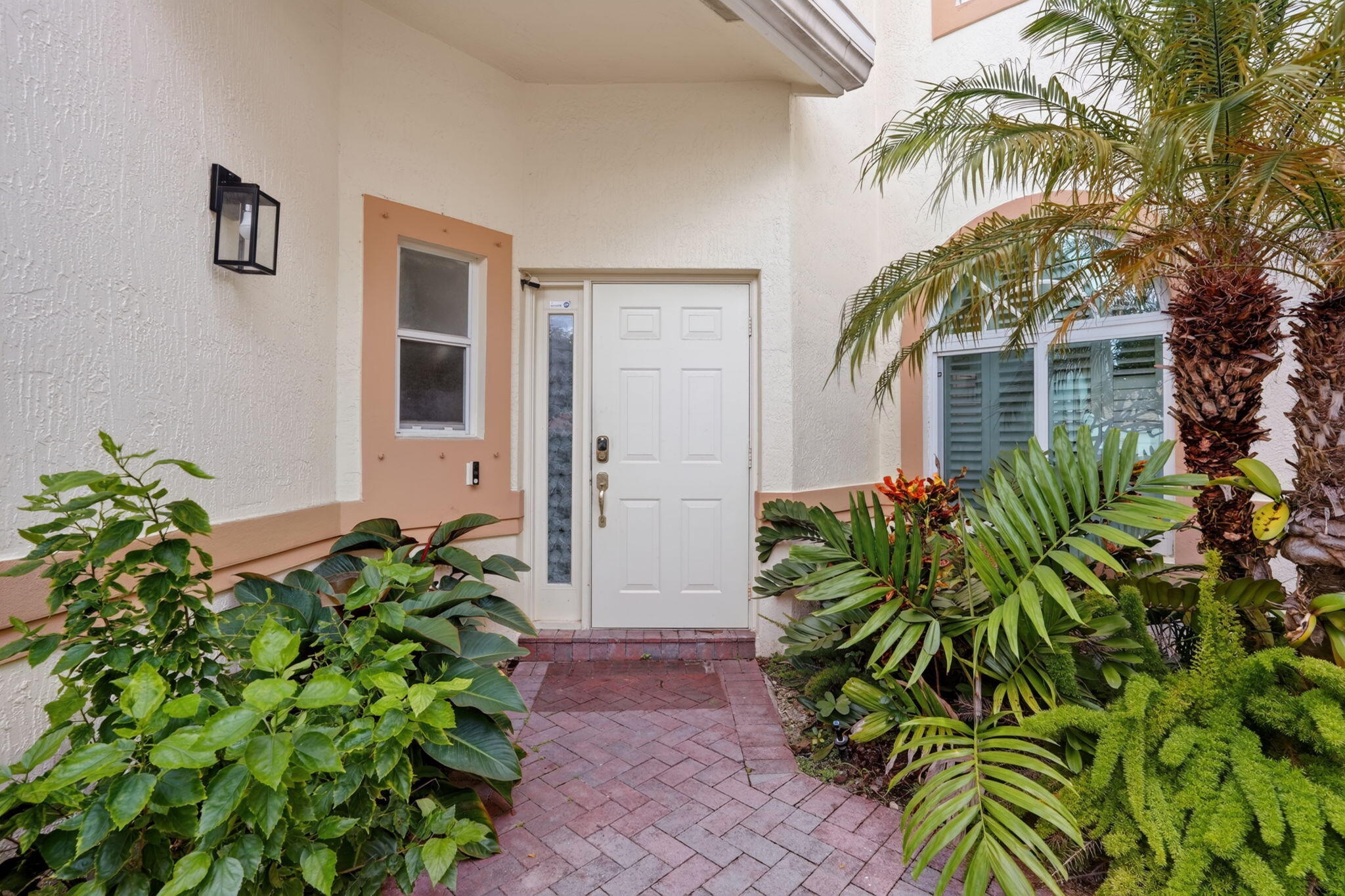 457 W PALM AIRE Drive 457