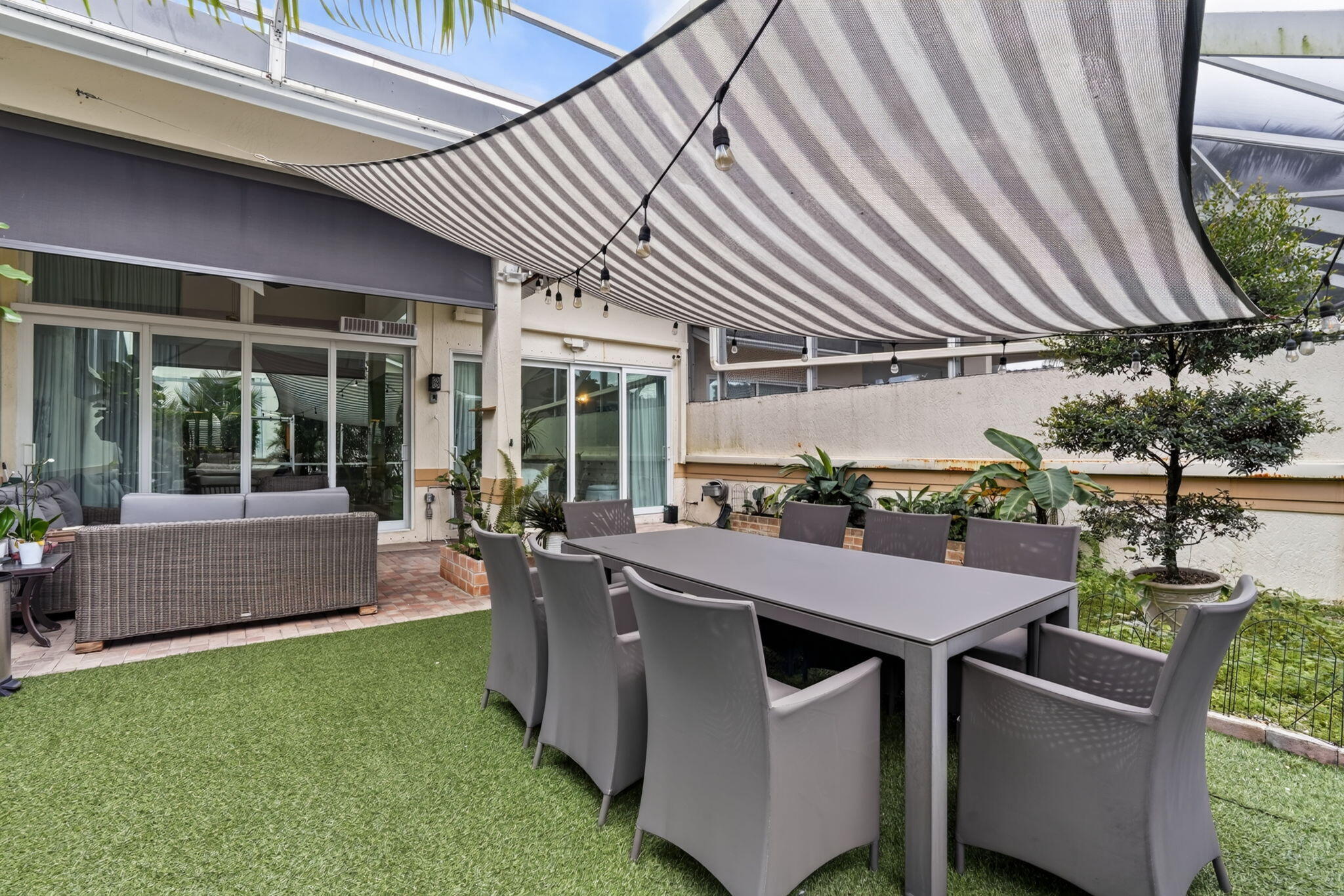 457 W PALM AIRE Drive 457