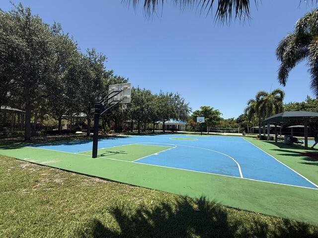 457 W PALM AIRE Drive 457